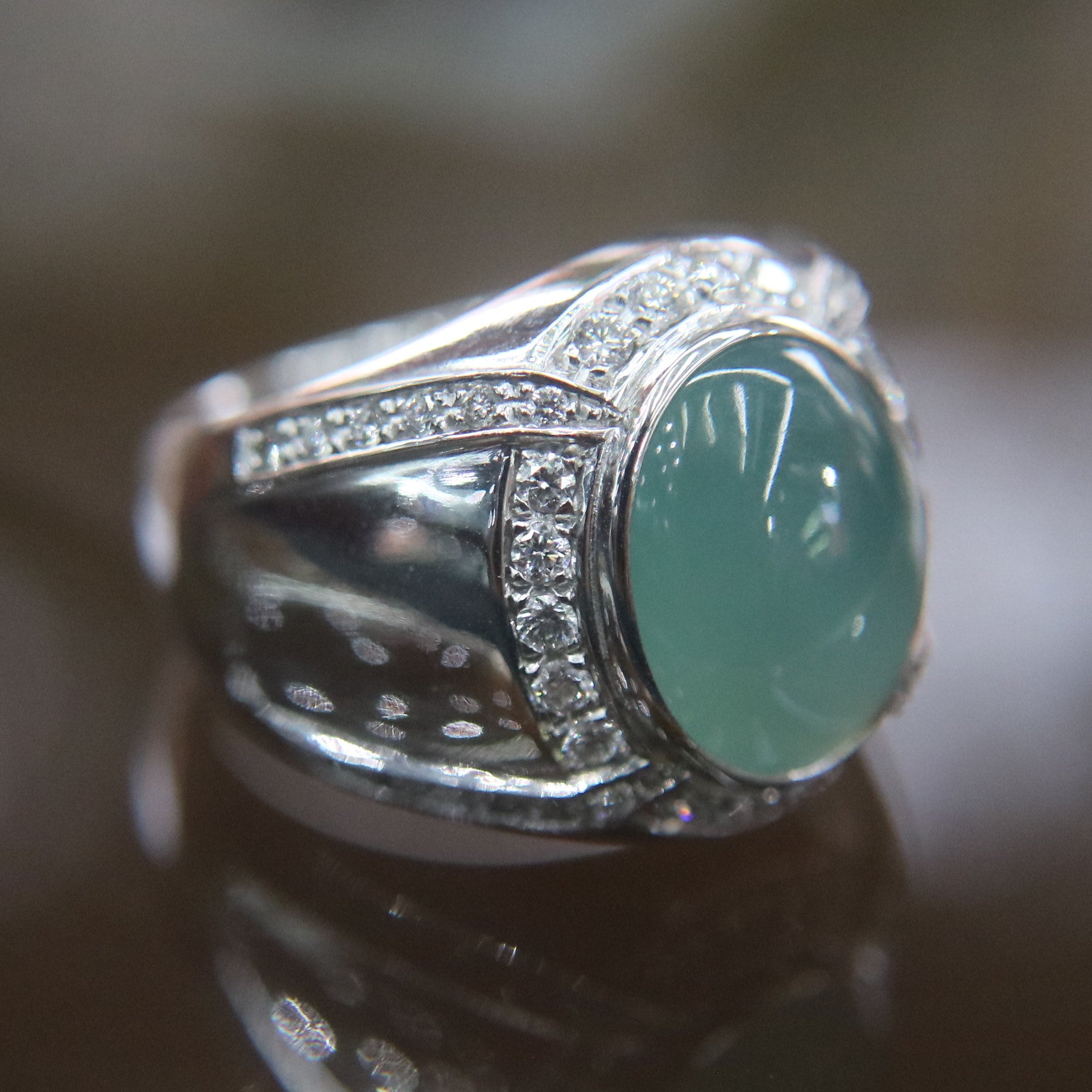 Type A Green Burmese Icy Jade Jadeite ring in 18k white gold natural