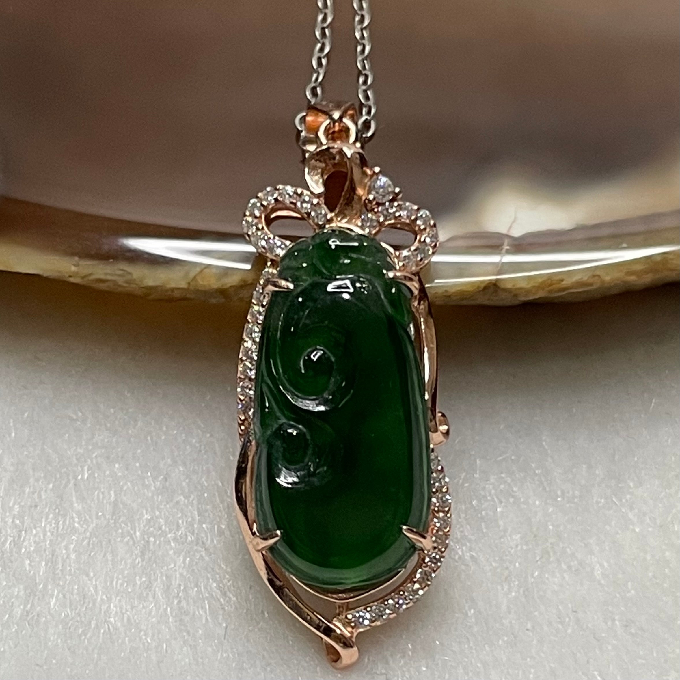 Pendentif En Jade Omphacite Chromé - 54 Carats, Cabochon, Italie, Neuf Avec étiquettes