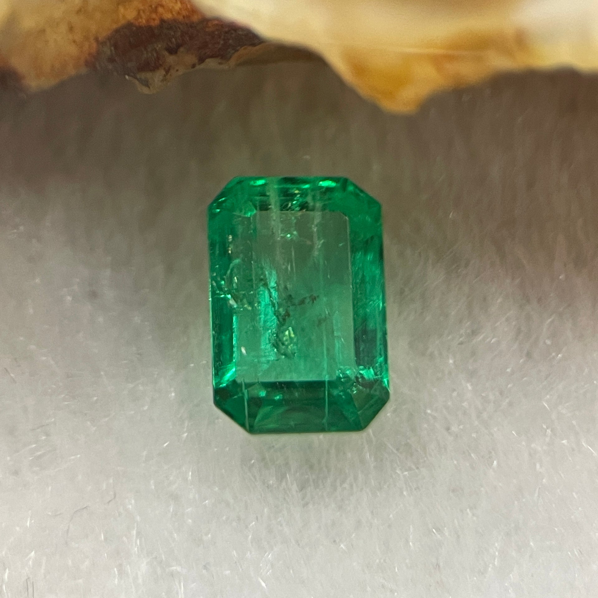 Natural Colombia Green Emerald (Beryl) Cut-Cornered Rectangular step cut 1.18ct 7.7 by 5.2 by 3.5mm - Huangs Jadeite and Jewelry Pte Ltd