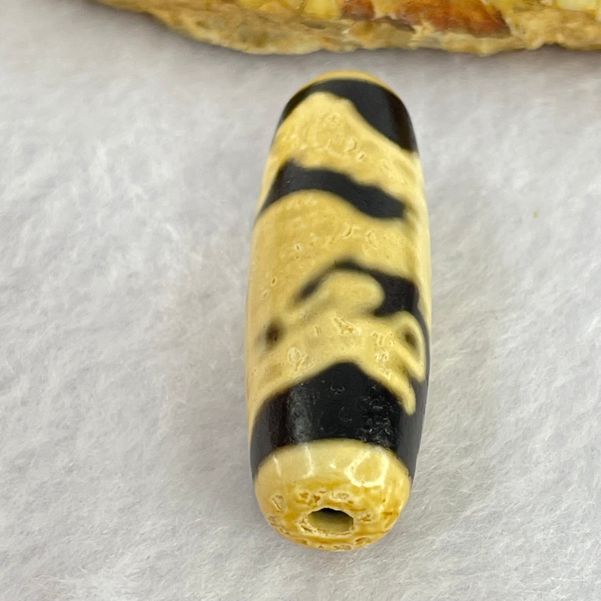 Natural Powerful Tibetan Old Oily Agate Dragon Dzi Bead Heavenly Master (Tian Zhu) 龙天诛 9.91g 38.1 by 12.9mm - Huangs Jadeite and Jewelry Pte Ltd