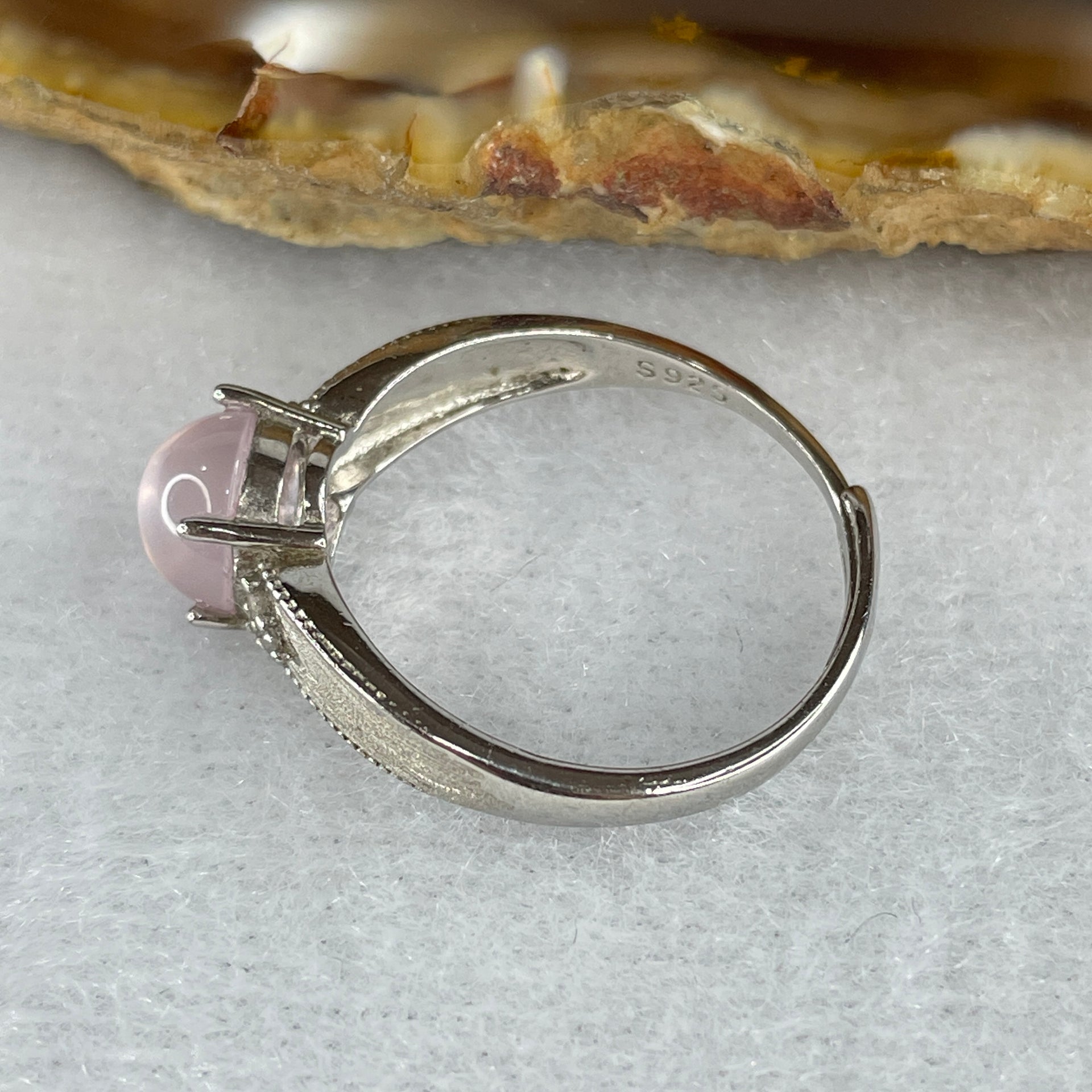 Good Grade Natural Rose Quartz Star Cat Eyes Ring in S925 Sliver 1.96g 6.8 by 4.5mm (Adjustable Size) - Huangs Jadeite and Jewelry Pte Ltd