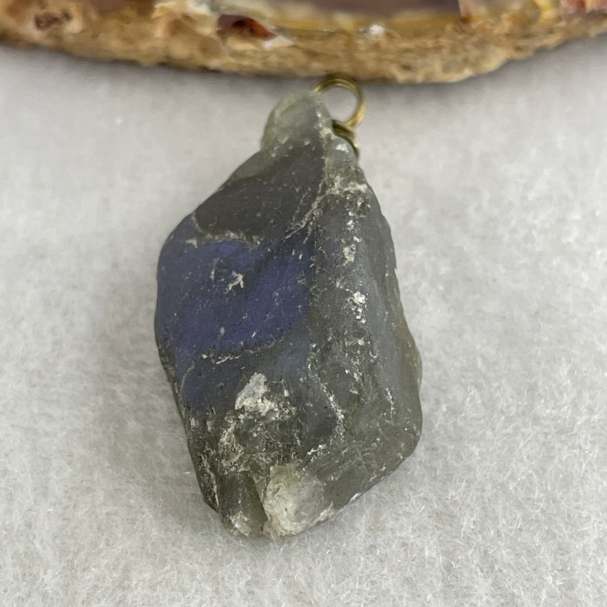 Natural Labradorite Rough Pendant Charm | (10.30g | 36.0 x 9.4 x 13.0mm | "Stone of Magic & Intuitive Shielding" Transformation Talisman, Feng Shui Auric Protection & Creative Inspiration Anchor)