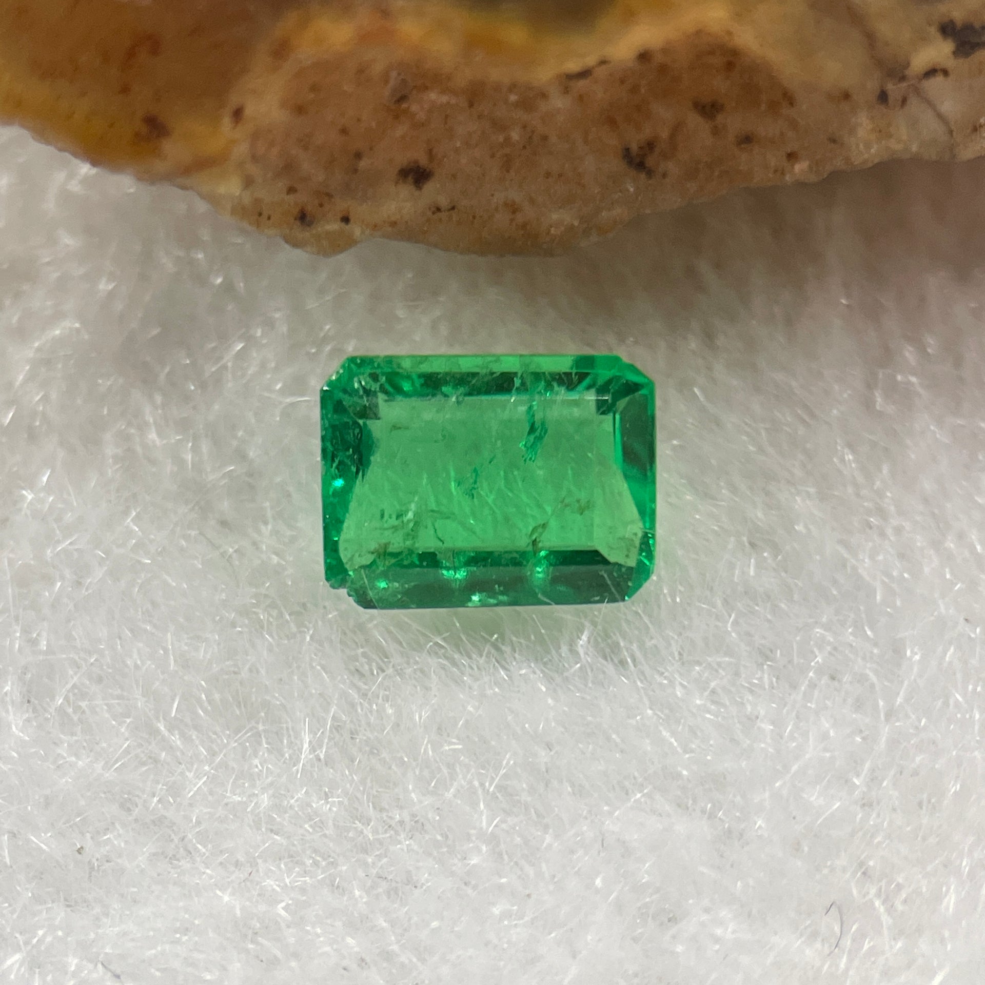 Natural Colombia Green Emerald (Beryl) Cut-Cornered Rectangular step cut 0.52ct 6.1 by 4.6 by 2.5mm - Huangs Jadeite and Jewelry Pte Ltd