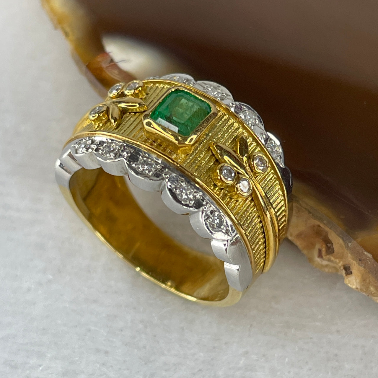 Natural Emerald Approx. 4.0 by 4.0 by 3.0mm with Natural Diamonds in Platinum PT900 and 18K Yellow Gold Ring Total Weight 9.80g US6.25 HK13.5 - Huangs Jadeite and Jewelry Pte Ltd