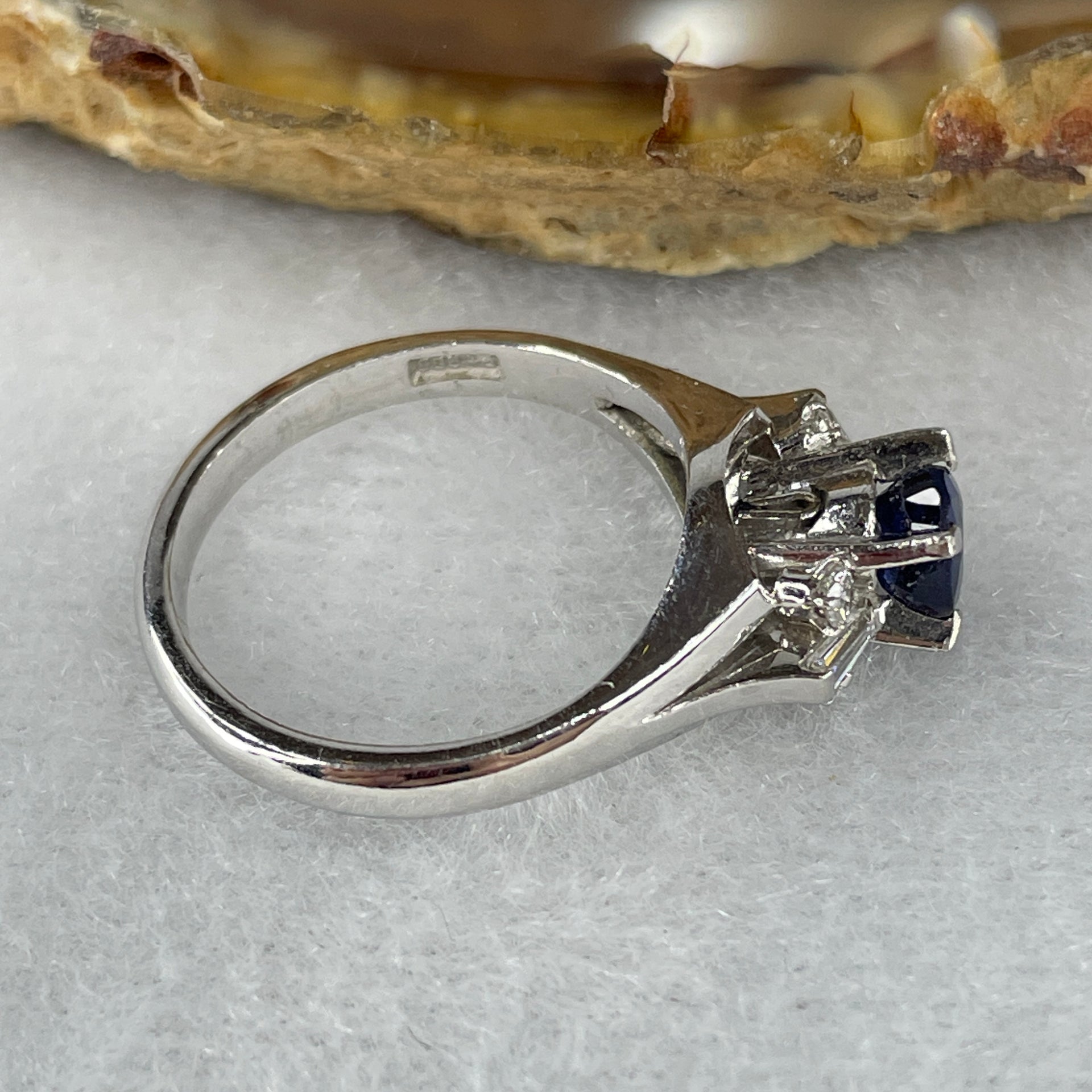 Natural Sapphire Approx 5.4 by 4.4 by 4.0mm with Natural Diamonds in Platinum PT900 Ring Total Weight 5.76g US5.75 HK12.5 - Huangs Jadeite and Jewelry Pte Ltd