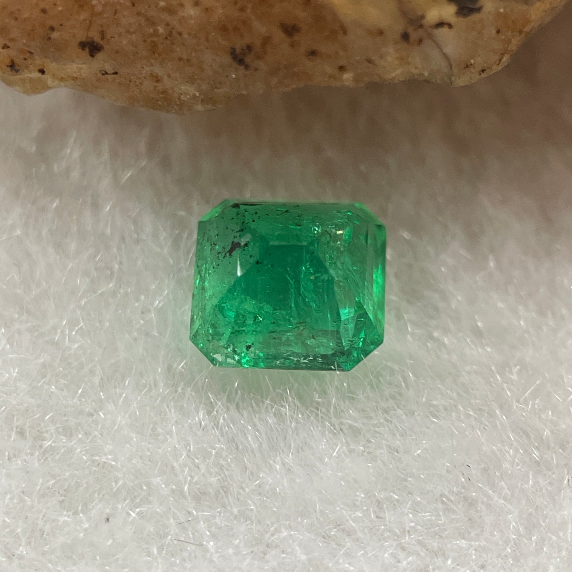 Natural Colombia Green Emerald (Beryl) Cut-Cornered Rectangular step cut 0.62ct 5.3 by 5.2 by 3.1mm - Huangs Jadeite and Jewelry Pte Ltd