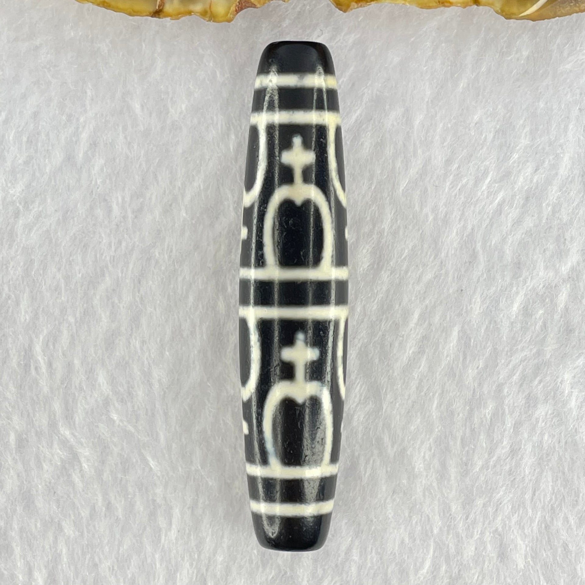 Natural Powerful Tibetan Old Oily Agate 8 Nectar Vessel Dzi Bead Heavenly Master (Tian Zhu) 花蜜容器眼天珠 14.15g 58.0 by 12.6mm - Huangs Jadeite and Jewelry Pte Ltd