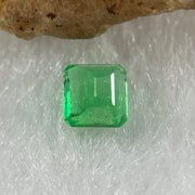 Natural Colombia Vivid Green Emerald (Beryl) Cut-Cornered Square Step cut 0.48ct 4.4 by 4.4 by 3.3mm - Huangs Jadeite and Jewelry Pte Ltd