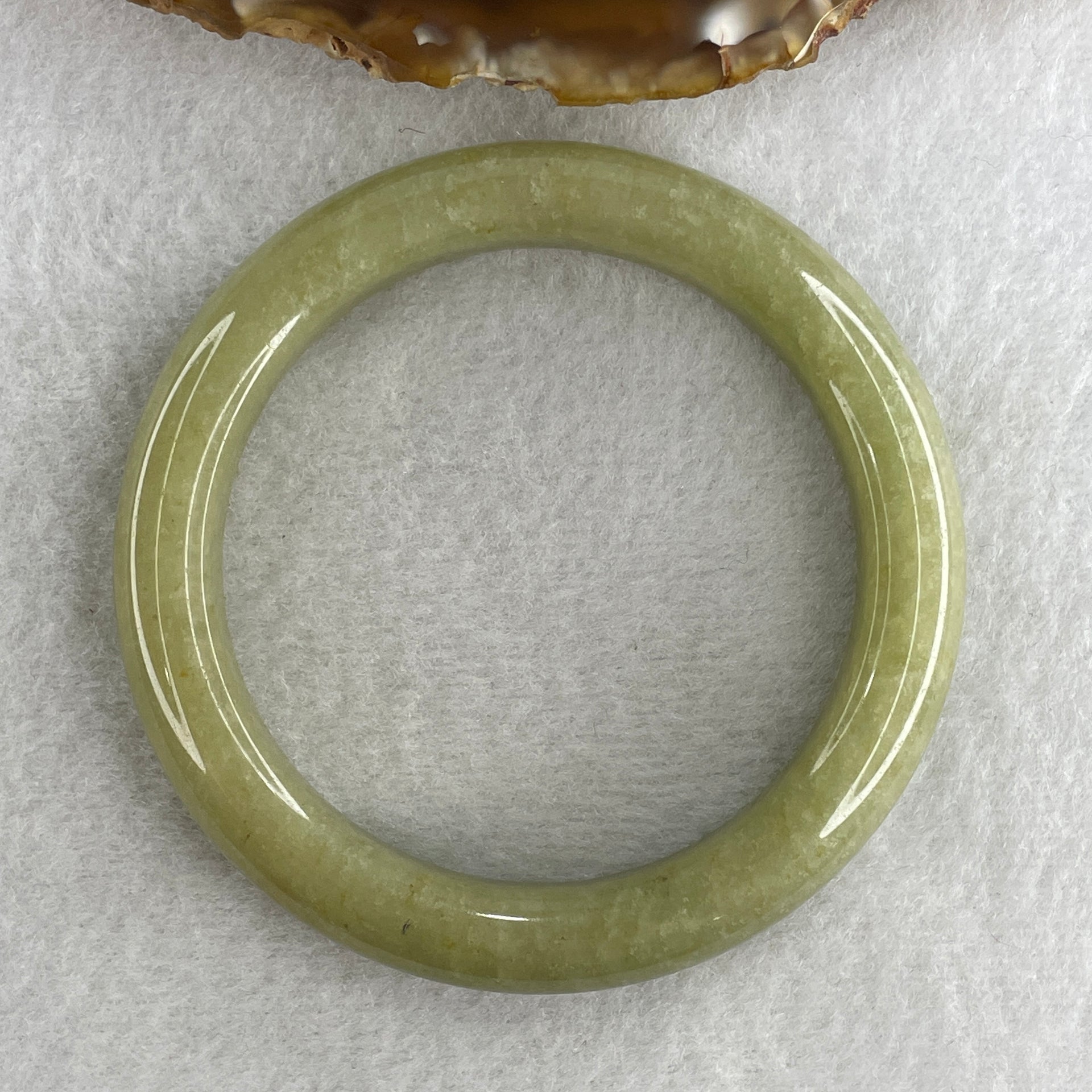 Natural Green Serpentine Bangle 49.63g Inner Diameter 58.0mm 11.7 by 9.8mm (Very Very Slight Internal Line) - Huangs Jadeite and Jewelry Pte Ltd