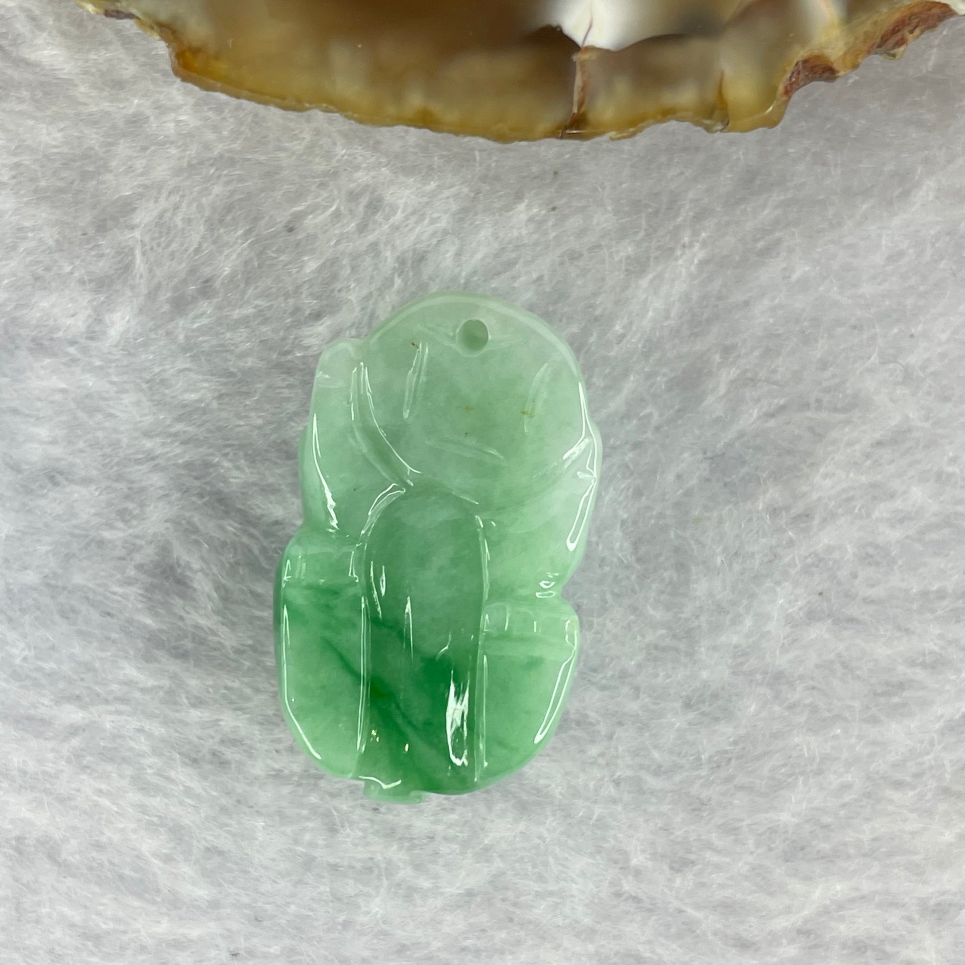 Type A Bright Green with Faint Lavender Jadeite Pixiu Pendent A货辣绿和浅紫罗兰翡翠貔貅吊坠 5.51g 23.0 by 14.0 by 9.6 mm - Huangs Jadeite and Jewelry Pte Ltd