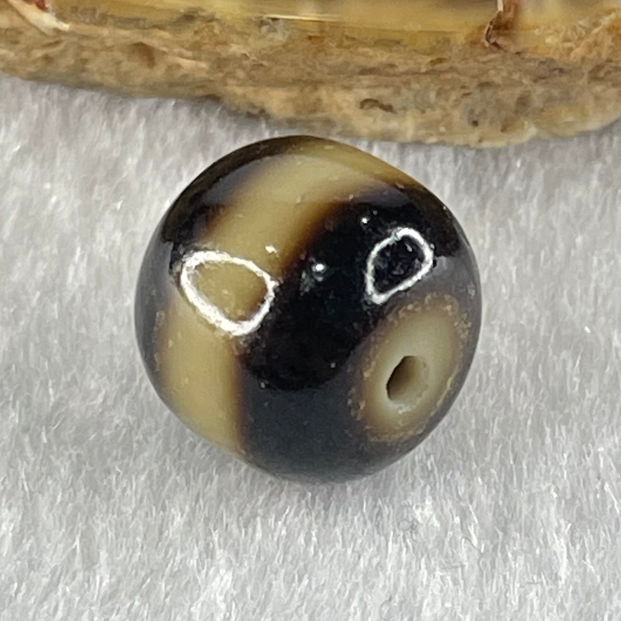Natural Powerful Tibetan Old Oily Agate 1 Line Dzi Bead Heavenly Master (Tian Zhu) 1.87g 9.9 by 11.0mm - Huangs Jadeite and Jewelry Pte Ltd