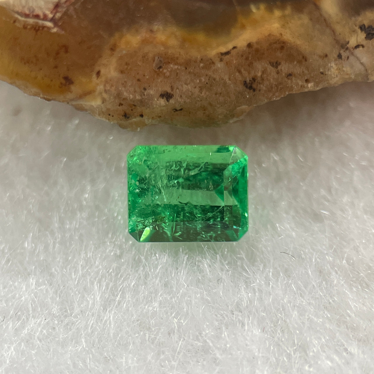 Natural Colombia Green Emerald (Beryl) Cut-Cornered Rectangular step cut 0.67ct 5.8 by 4.9 by 3.7mm - Huangs Jadeite and Jewelry Pte Ltd