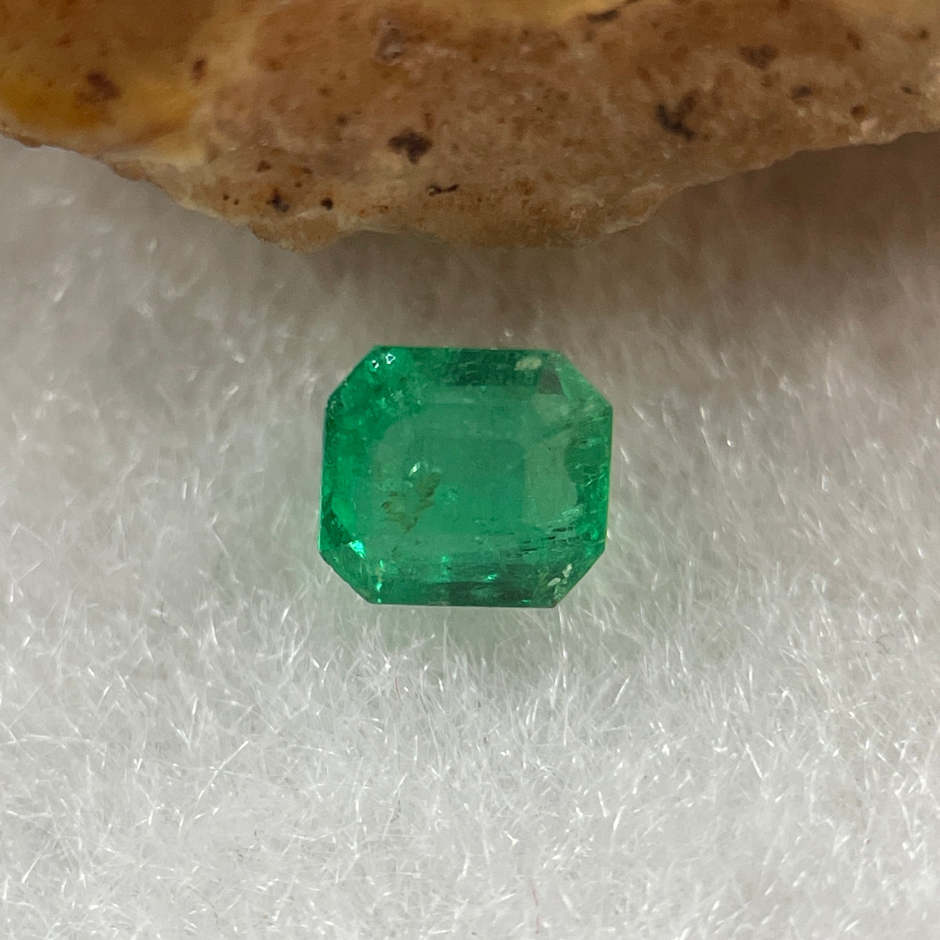 Natural Colombia Vivid Green Emerald (Beryl) Cut-Cornered Square Step cut 0.42ct 4.2 by 4.1 by 3.1mm - Huangs Jadeite and Jewelry Pte Ltd