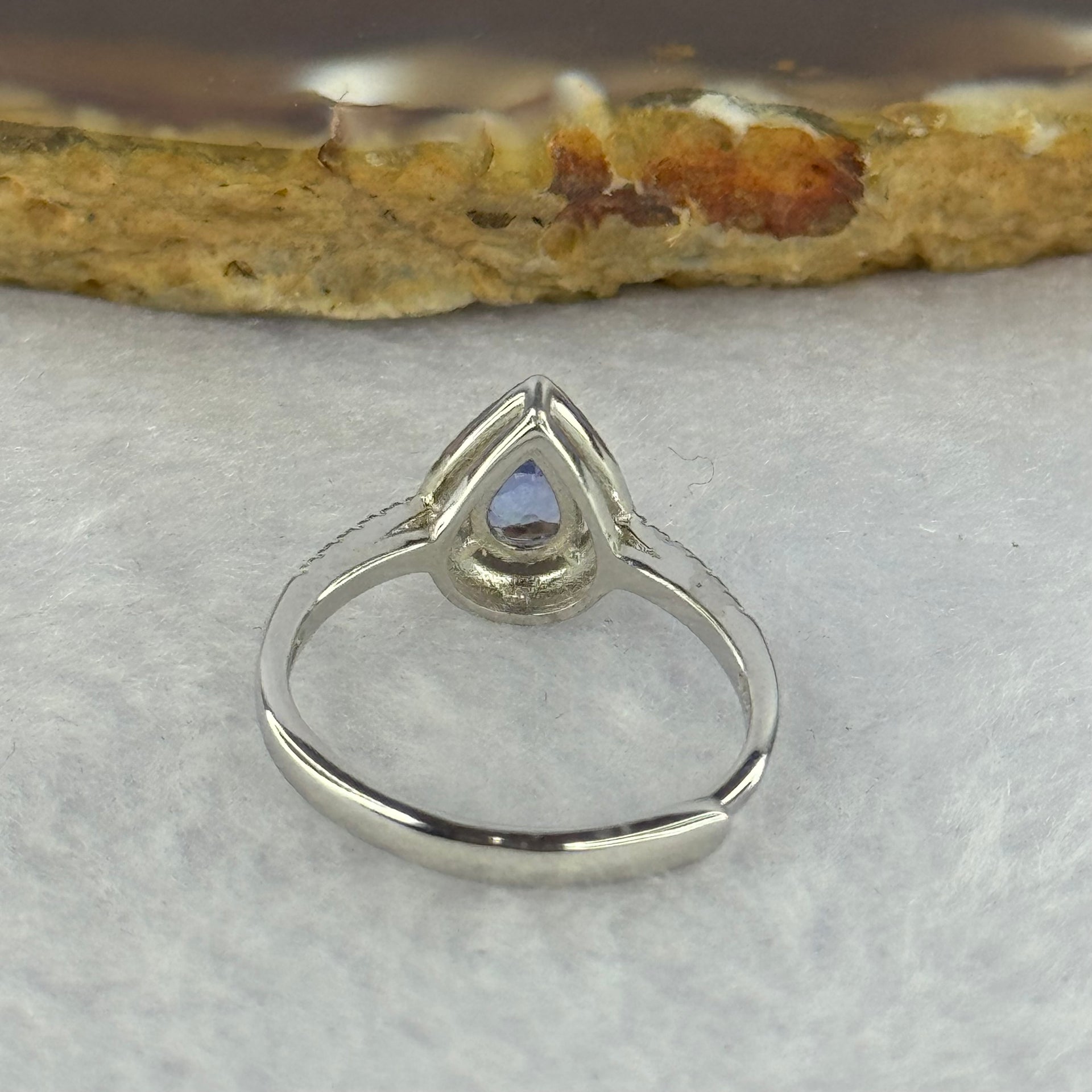 Natural Amethyst with Crystals In 925 Sliver Ring (Adjustable Size) 1.74g 6.3 by 4.9 by 2.0mm - Huangs Jadeite and Jewelry Pte Ltd