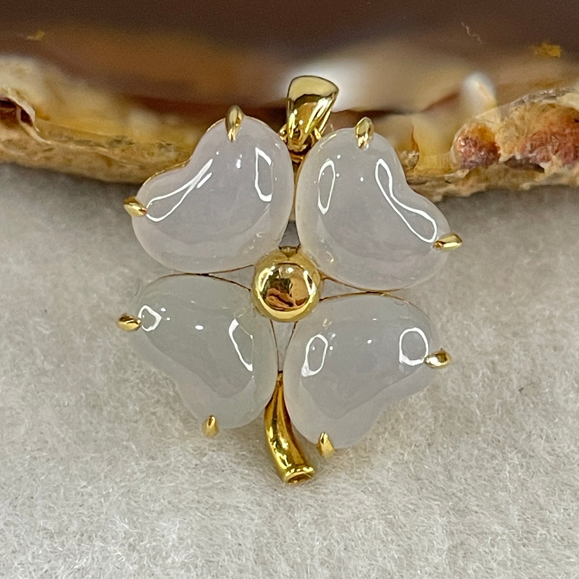 Type A Semi Icy Faint Lavender Jadeite 4 Leafs Clover in 18K Yellow Gold Pendant 3.51g 9.2 by 6.5 by 4.6mm 4Pcs - Huangs Jadeite and Jewelry Pte Ltd