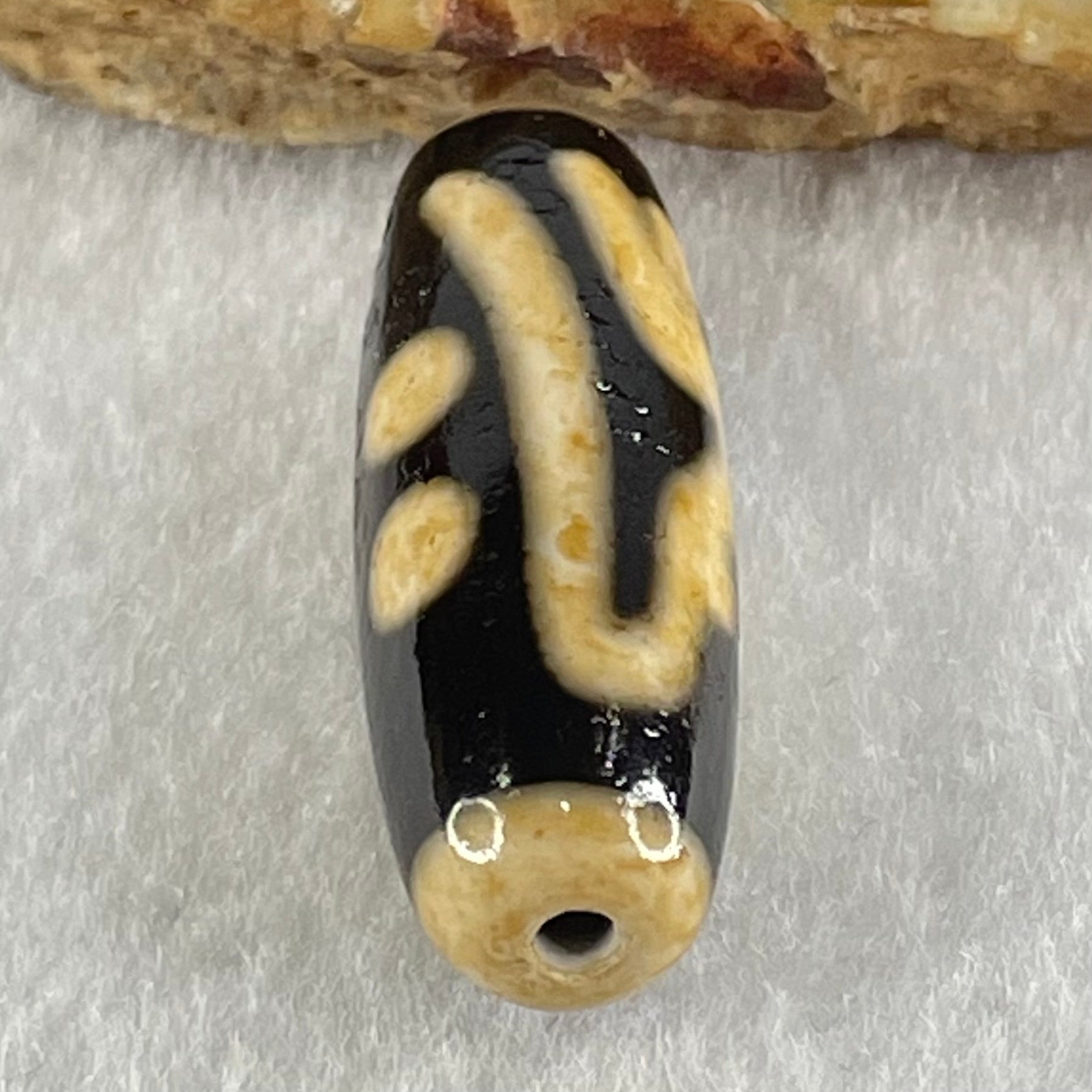 Natural Powerful Tibetan Old Oily Agate Thousand Hand Zha Ji La Mu Dzi Bead Heavenly Master (Tian Zhu) 千手扎基拉姆天珠 8.39g 37.5 by 12.2mm - Huangs Jadeite and Jewelry Pte Ltd