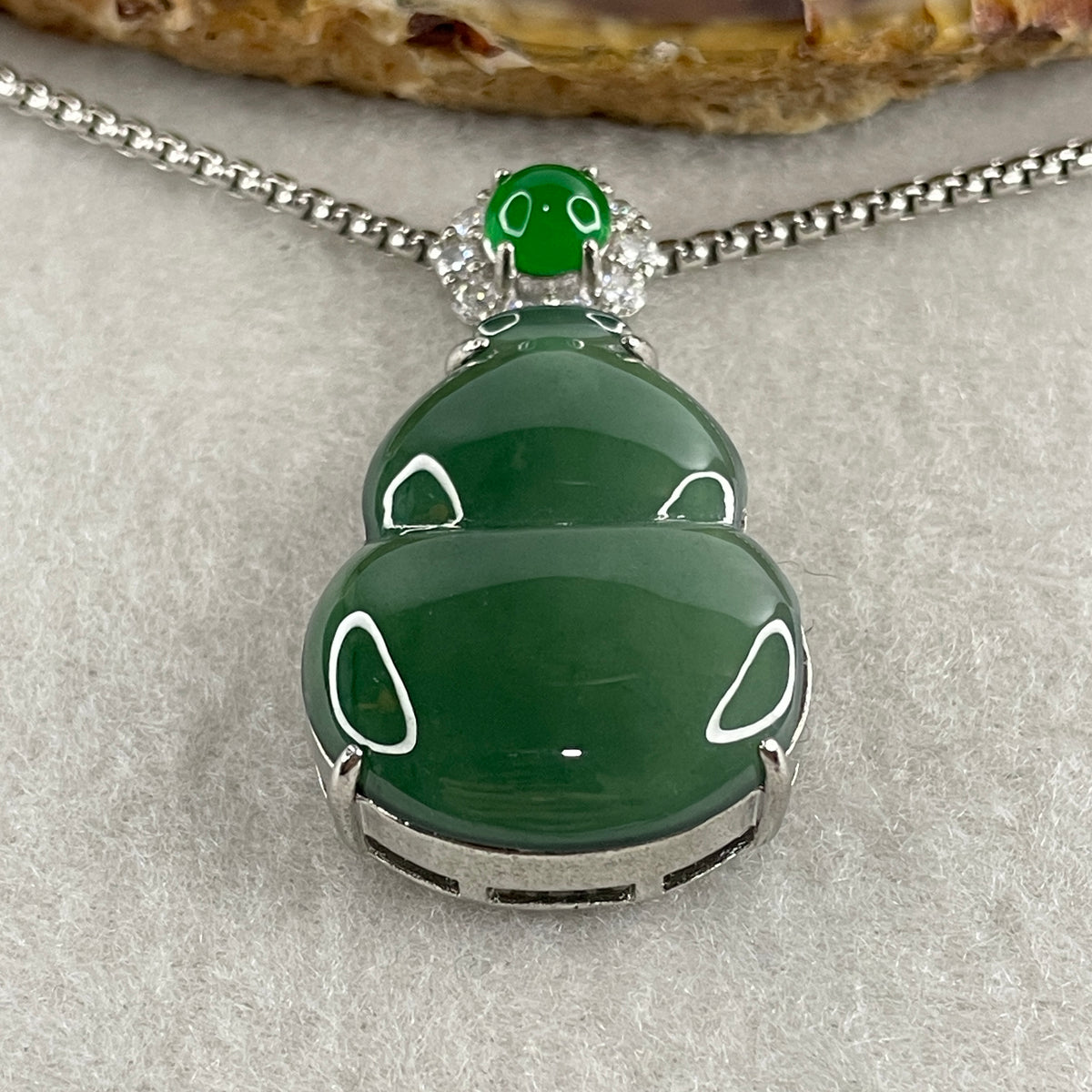 Natural Type A Omphacite Green Jadeite Hulu Necklace in S925 Silver | (16.65g | 58cm S925 | 27.5 x 21.1 x 3.0mm | Health, Abundance & Negative Energy Absorber, Feng Shui Prosperity & Longevity Necklace) - Huangs Jadeite and Jewelry Pte Ltd