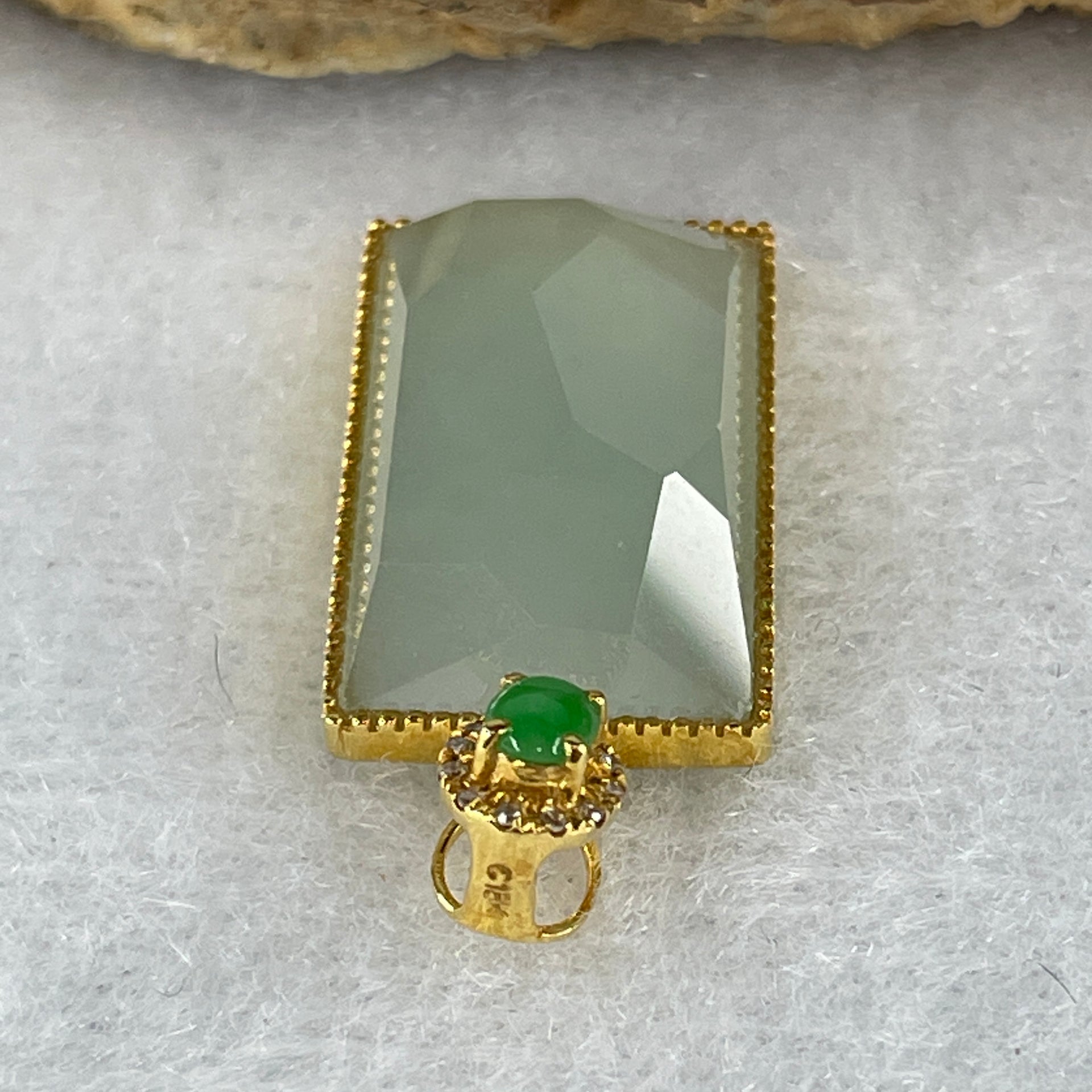 Certified Type A Icy Jade Jadeite Wu Shi Pai Jade Jadeite 18k Yellow Gold 4.11g 35.3 by 12.6 by 5.9mm - Huangs Jadeite and Jewelry Pte Ltd