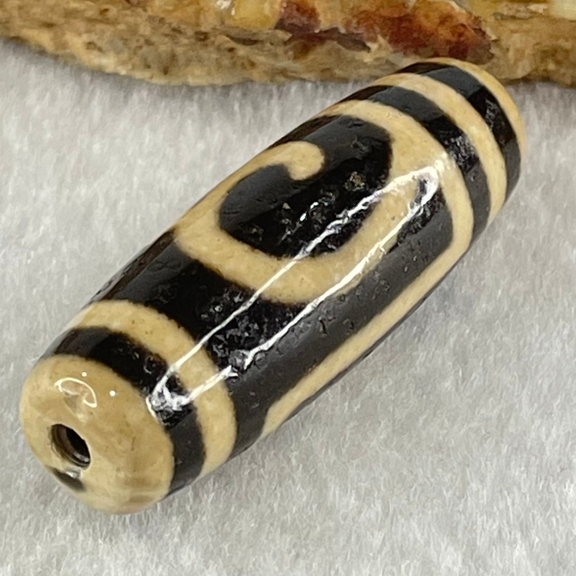 Natural Powerful Tibetan Old Oily Agate Double Du Mu Dzi Bead Heavenly Master (Tian Zhu) 
10.11g 37.8 by 13.0mm - Huangs Jadeite and Jewelry Pte Ltd