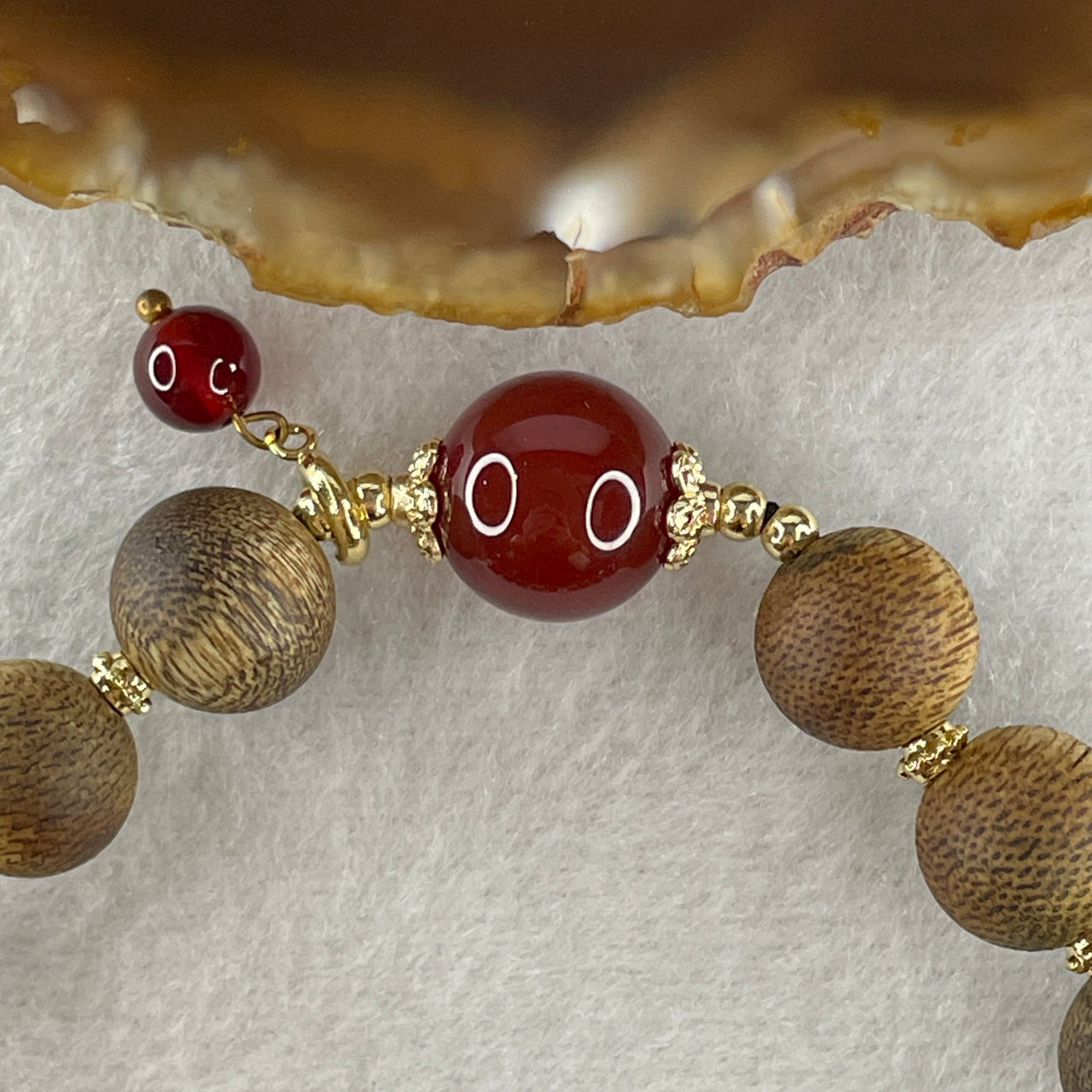 Natural Agarwood with Red Agate and Gold Color Charms Beads Bracelet 16.96g 19cm 11.2mm 12 Beads 12.1mm 4 Beads (Very Slightly Scented)