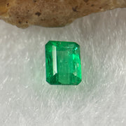Natural Colombia Vivid Green Emerald (Beryl) Cut-Cornered Rectangle Step cut 0.48ct 5.2 by 3.9 by 3.0mm - Huangs Jadeite and Jewelry Pte Ltd