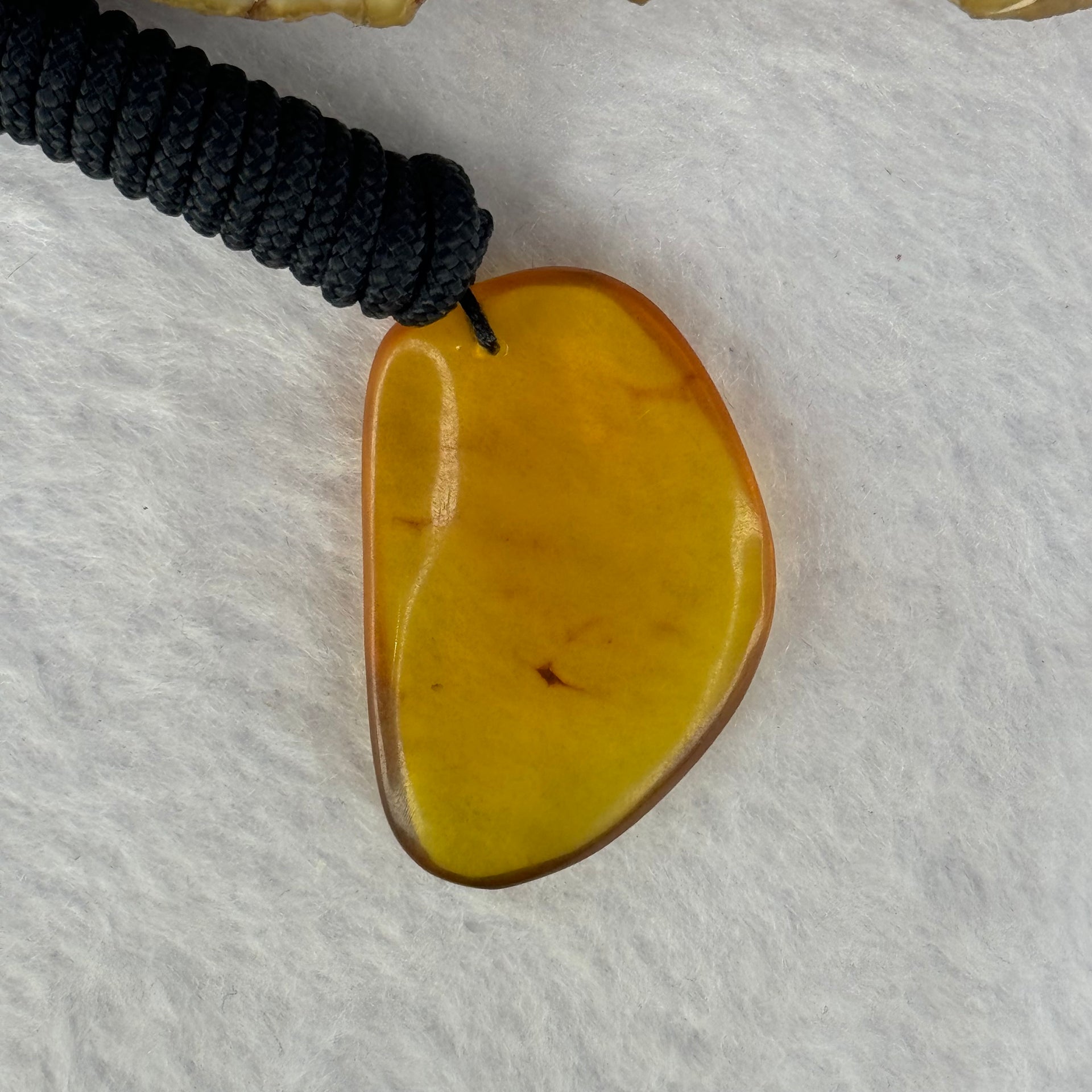 Natural Amber Pendent 天然琥珀牌 5.52g 35.8 by 24.0 by 7.4mm - Huangs Jadeite and Jewelry Pte Ltd