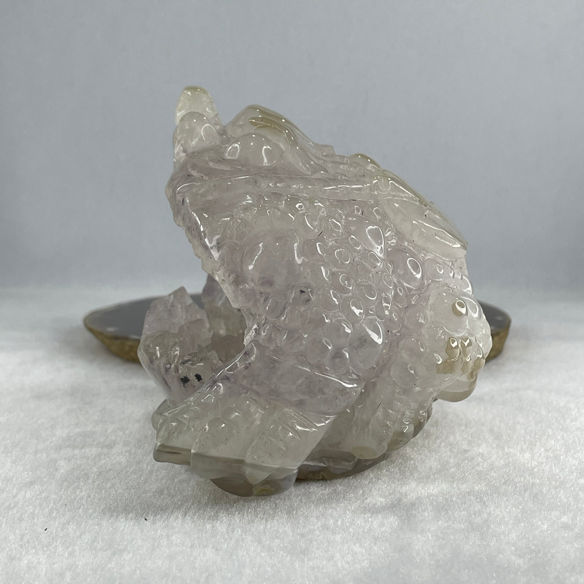 Natural White Agate with Amethyst 3 Legged Toast Display 904.3 140.0 by 91.0 by 94.0mm - Huangs Jadeite and Jewelry Pte Ltd