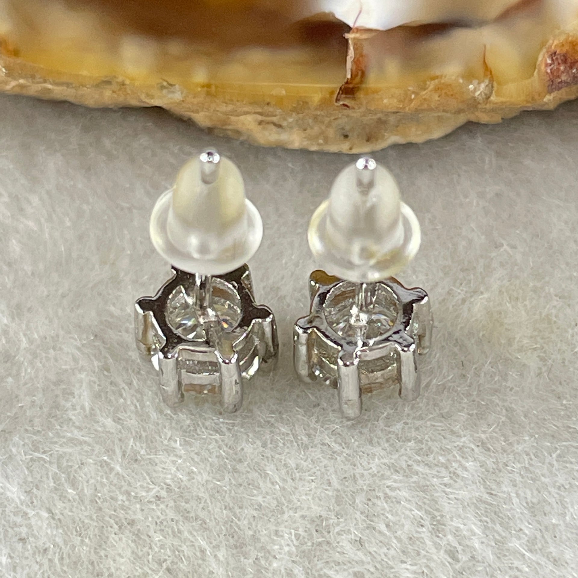 0.5 Ct Colourless Round Brilliant Diameter 5.0mm D VVS1 Excellent Cut Excellent Polish Excellent Symmetry None Florescence Moissanite in S925 Silver Earrings GRA 218444639 - Huangs Jadeite and Jewelry Pte Ltd