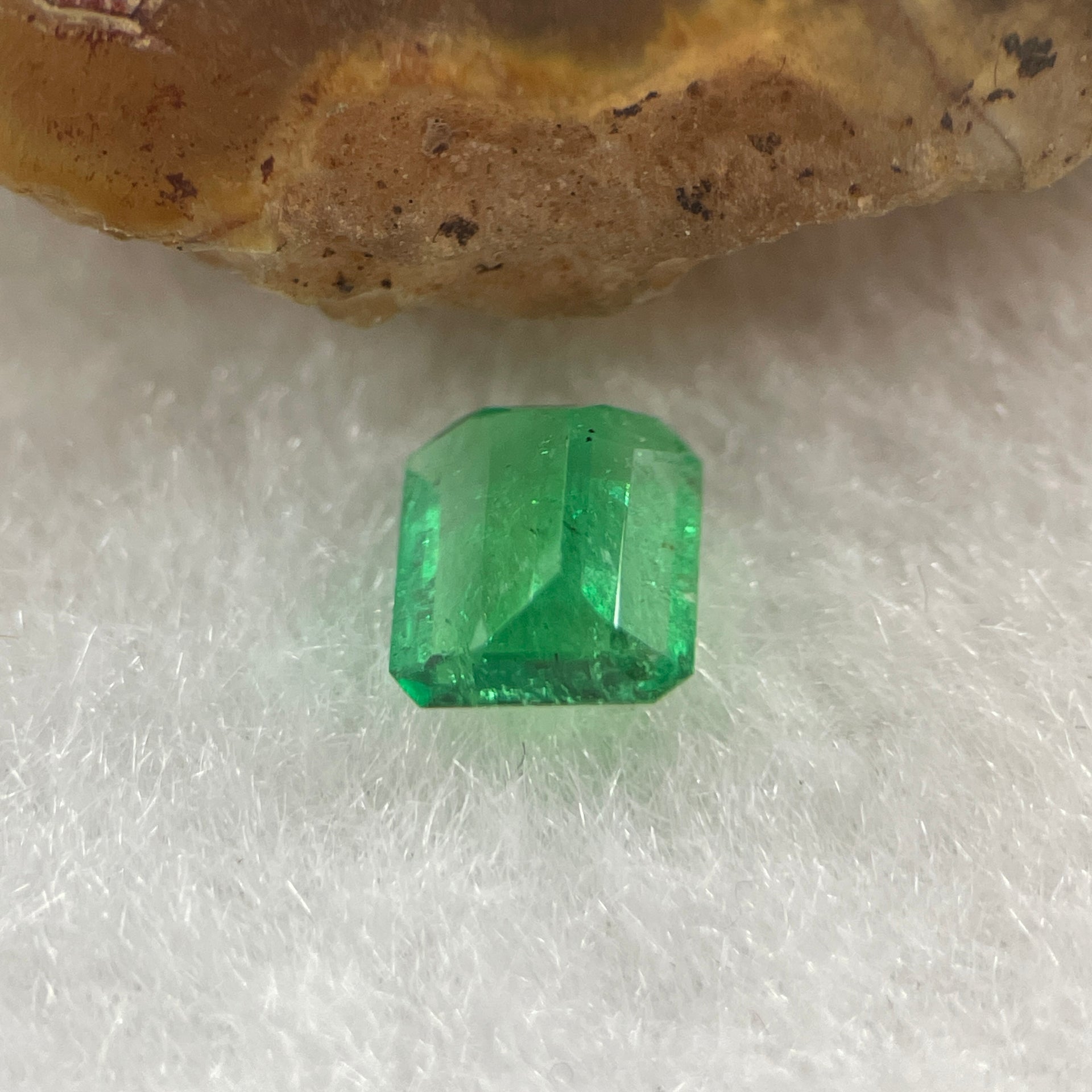 Natural Colombia Green Emerald (Beryl) Cut-Cornered Rectangular step cut 0.63ct 5.3 by 4.7 by 3.7mm - Huangs Jadeite and Jewelry Pte Ltd