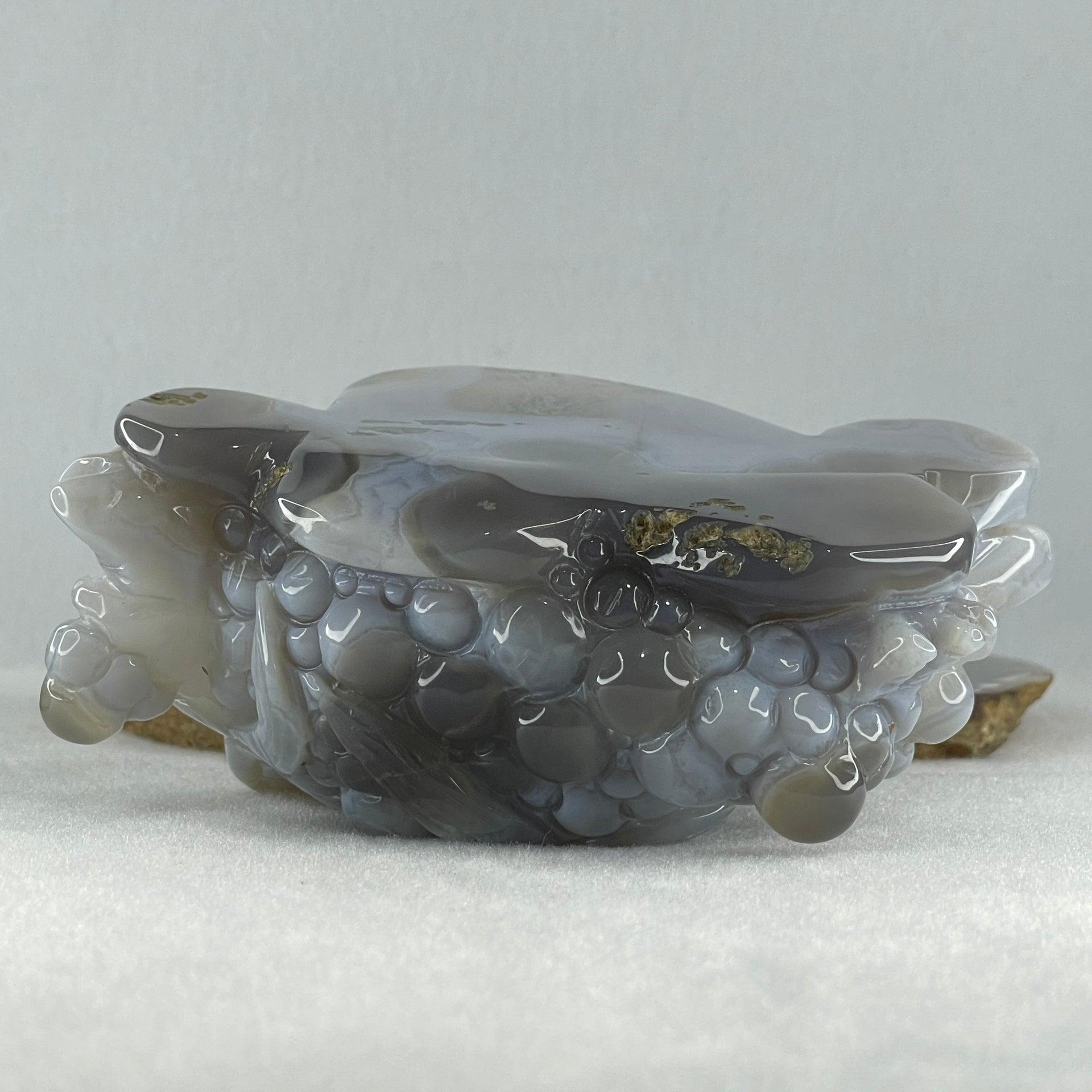 Natural White with Blueish Wuji Grey Agate with white Quartz 3 Legged Toast Display 637.7g 132.0 by 96.0 by 60.0mm - Huangs Jadeite and Jewelry Pte Ltd