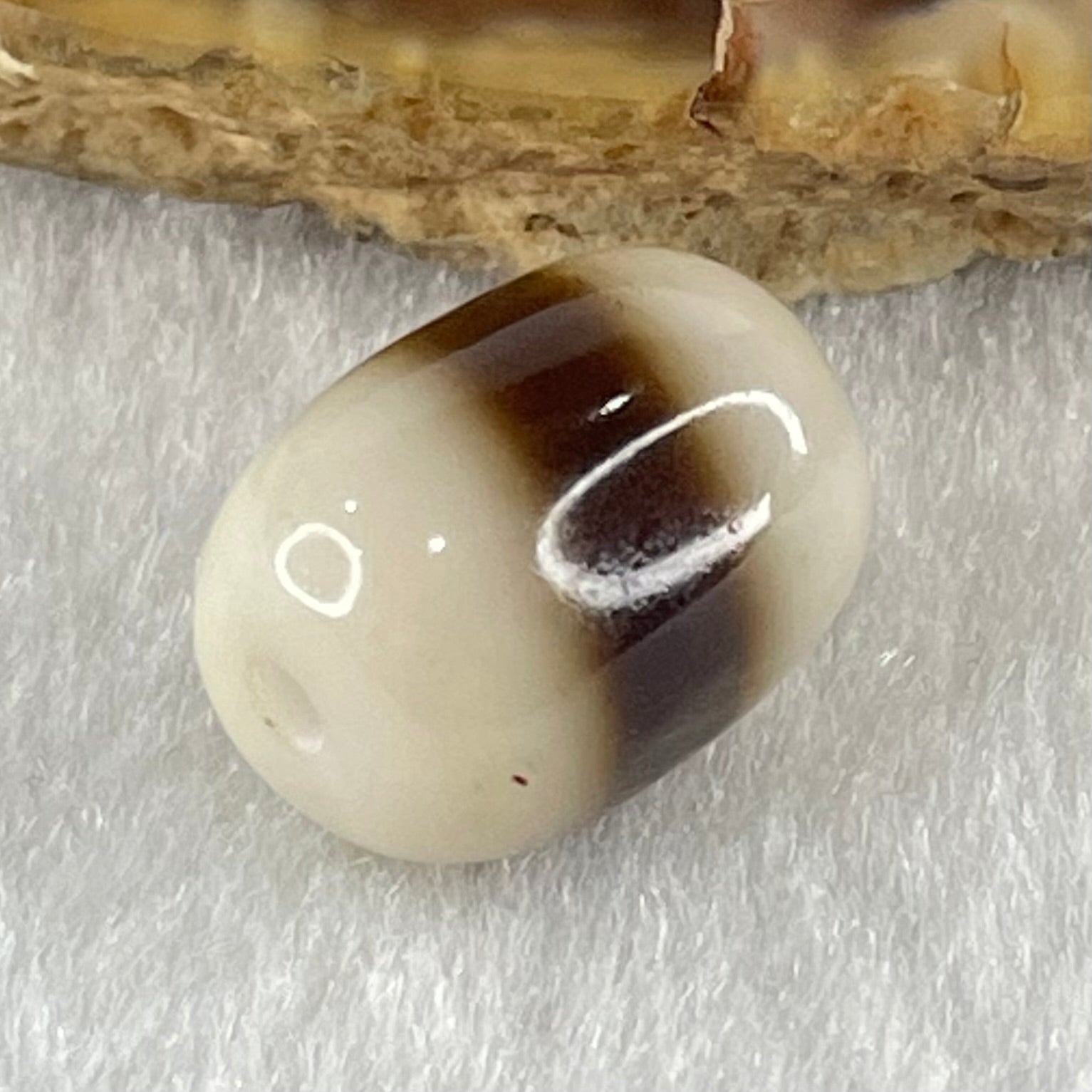 Natural Powerful Tibetan Old Oily Agate 1 Line Dzi Bead Heavenly Master (Tian Zhu) 2.42g 13.9 by 10.5mm - Huangs Jadeite and Jewelry Pte Ltd
