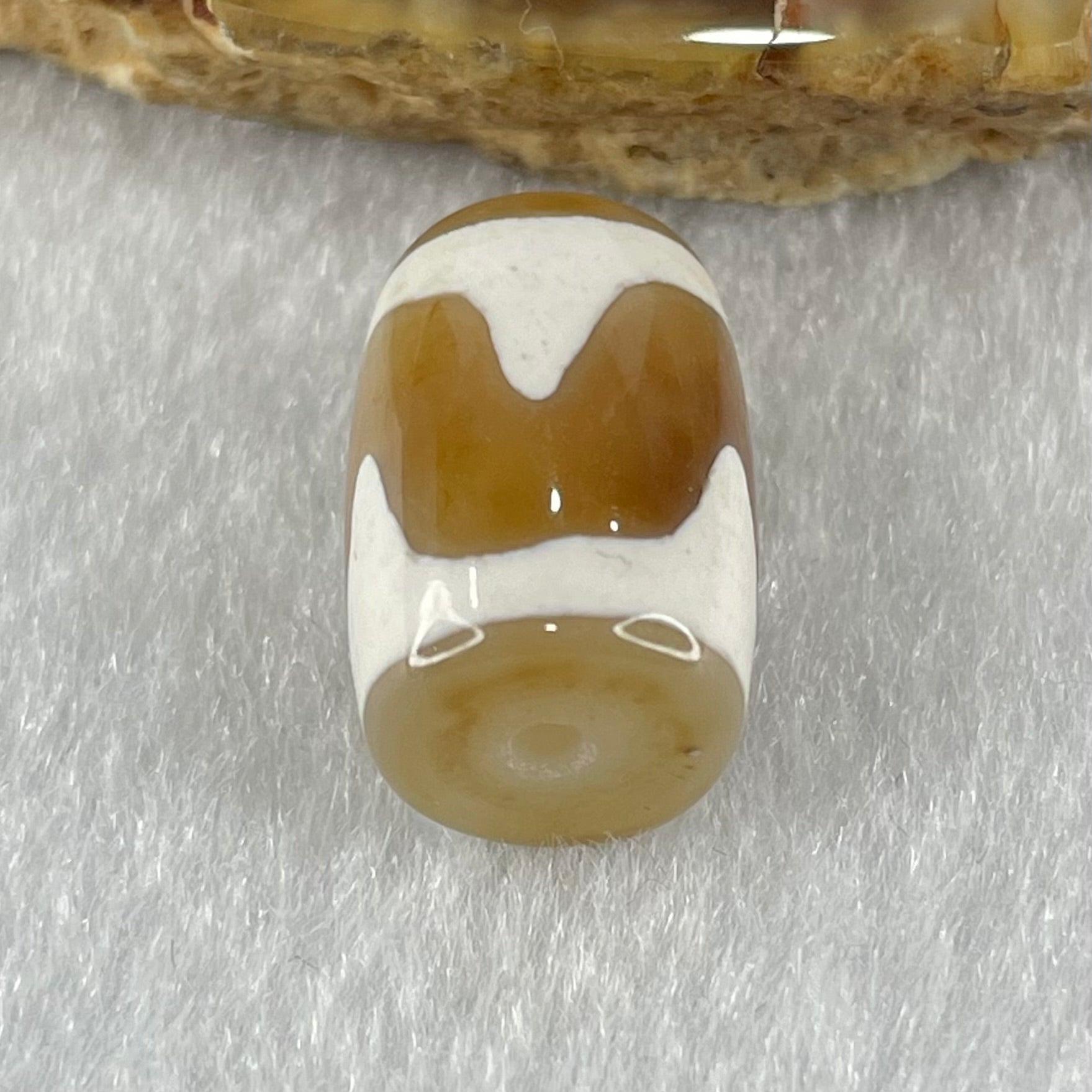 Natural Powerful Tibetan Old Oily Agate Tiger Tooth Daluo Dzi Bead Heavenly Master (Tian Zhu) 虎呀天诛 3.27g 15.7 by 10.8mm - Huangs Jadeite and Jewelry Pte Ltd