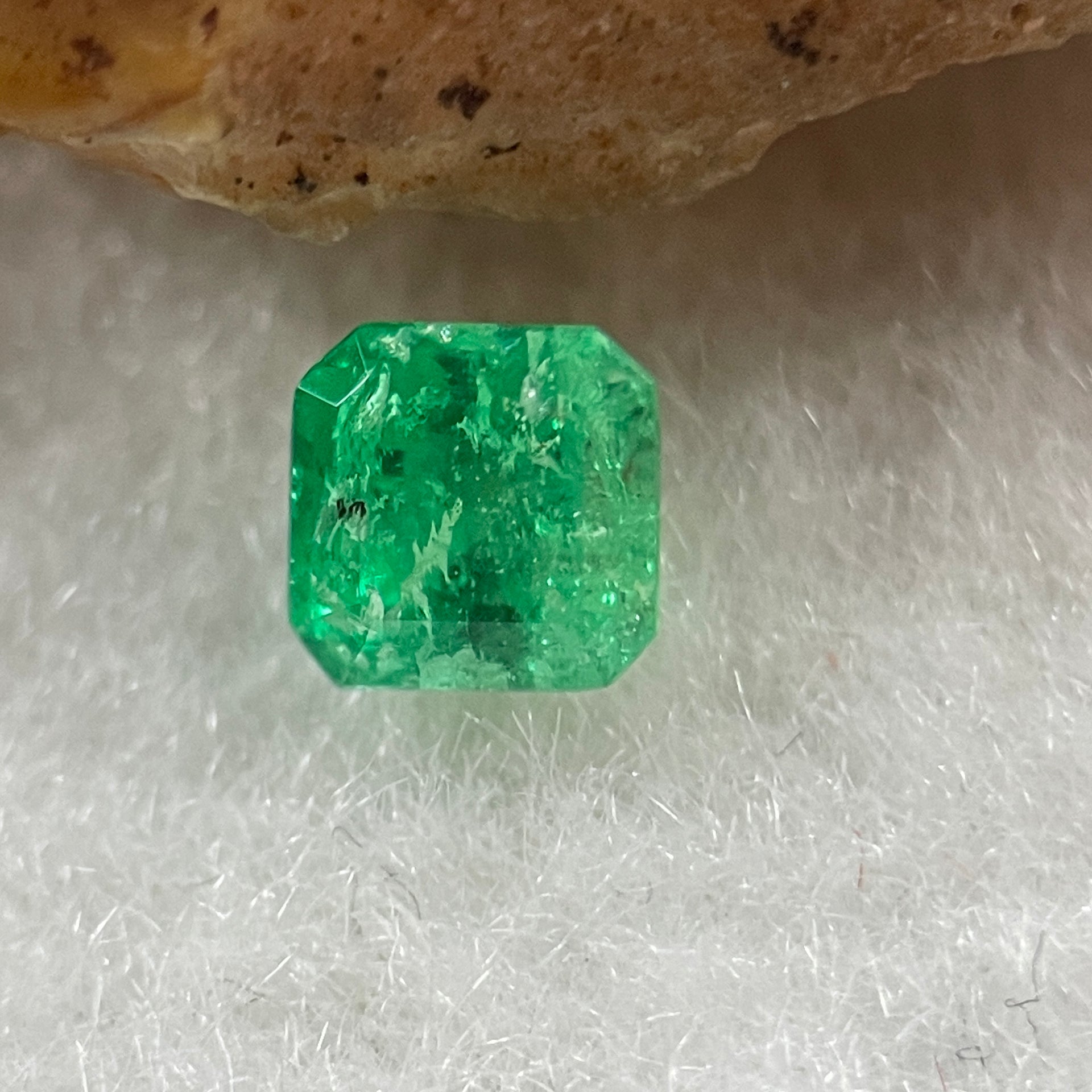 Natural Colombia Vivid Green Emerald (Beryl) Cut-Cornered Square Step cut 0.47ct 4.5 by 4.5 by 3.5mm - Huangs Jadeite and Jewelry Pte Ltd