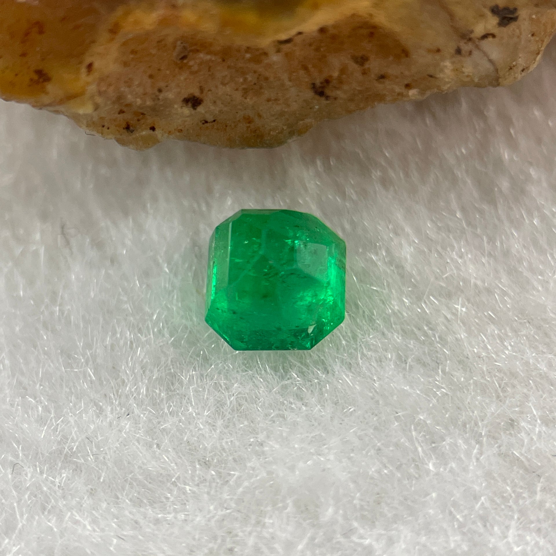 Natural Colombia Green Emerald (Beryl) Cut-Cornered Rectangular step cut 0.53ct 4.5 by 4.5 by 3.8mm - Huangs Jadeite and Jewelry Pte Ltd