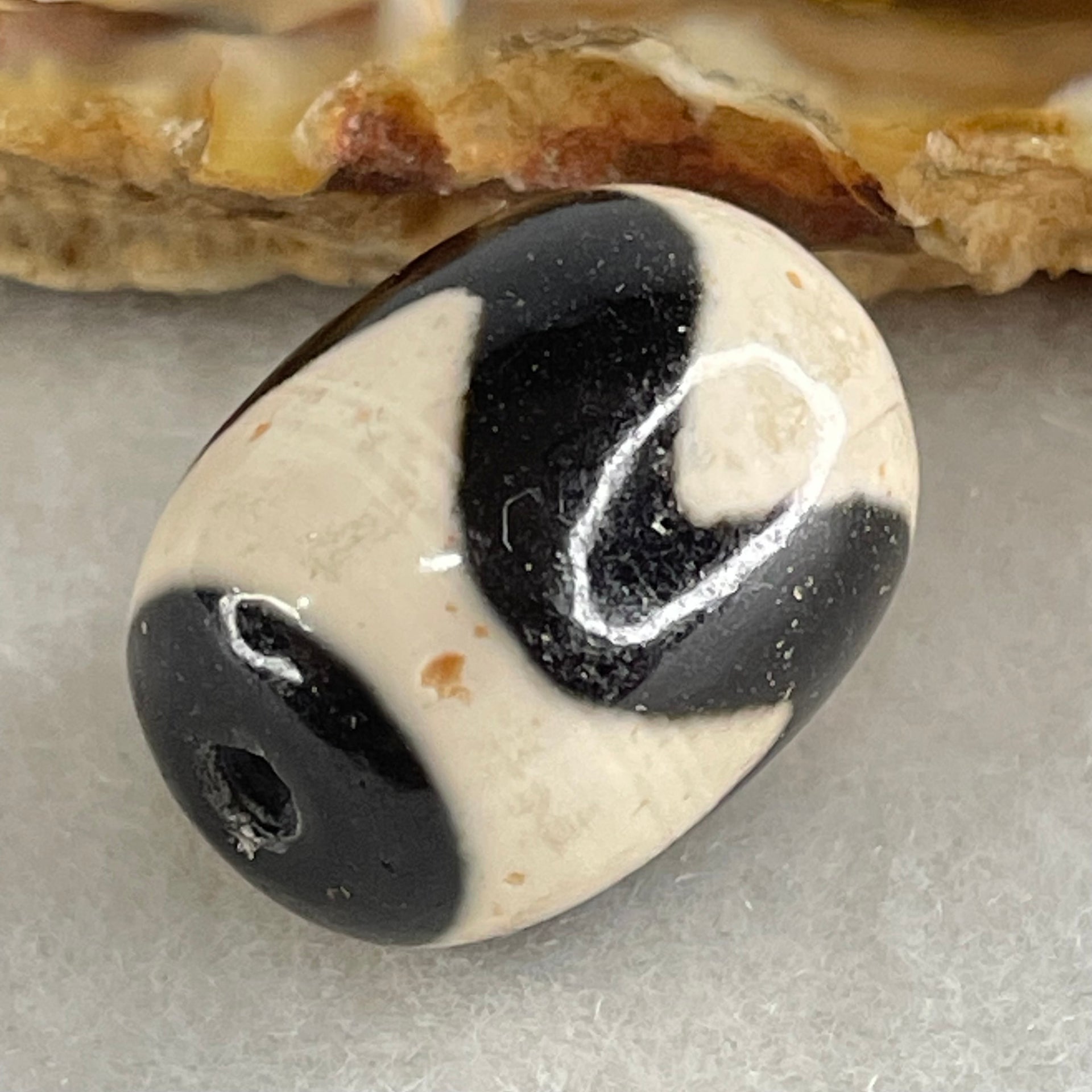 Natural Powerful Tibetan Old Oily Agate Tiger Tooth Daluo Dzi Bead Heavenly Master (Tian Zhu) 虎呀天诛 4.88g 17.4 by 13.2mm - Huangs Jadeite and Jewelry Pte Ltd