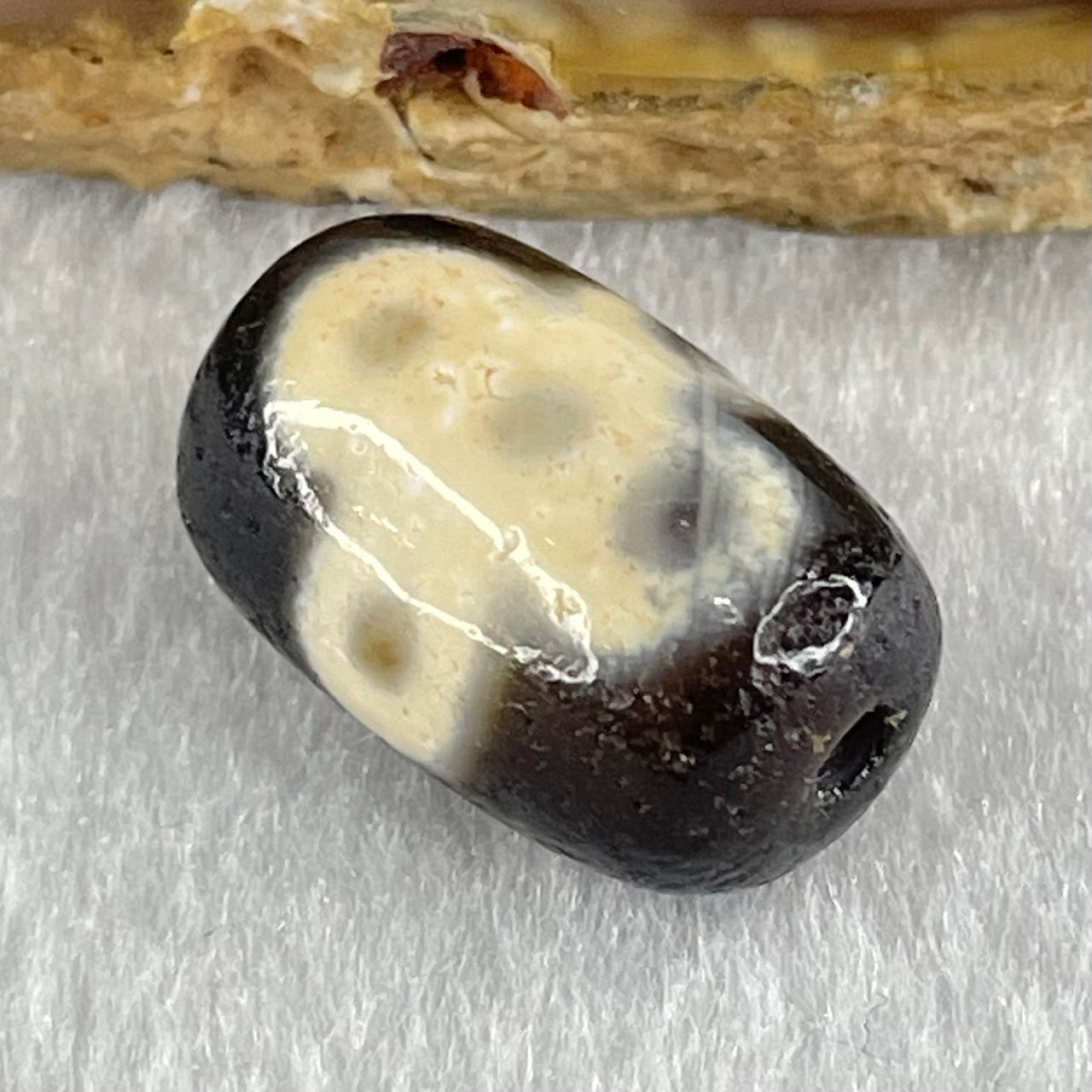 Natural Powerful Tibetan Old Oily Agate 5 Eyes Lightning Dzi Bead Heavenly Master (Tian Zhu) 五眼闪电天珠 4.62g 19.0 by 12.3mm - Huangs Jadeite and Jewelry Pte Ltd