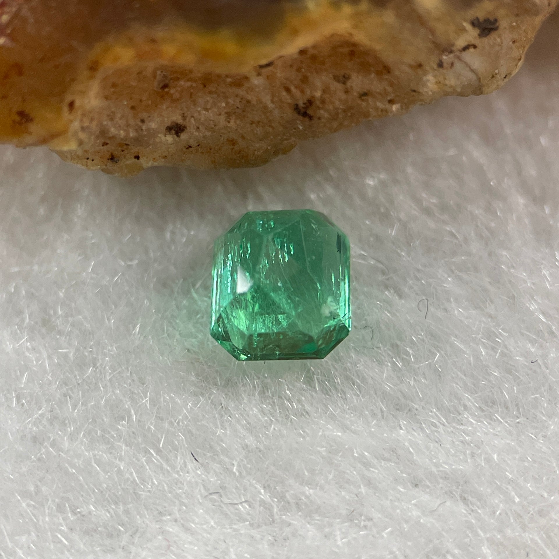Natural Colombia Green Emerald (Beryl) Cut-Cornered Rectangular step cut 0.55ct 5.0 by 4.5 by 3.3mm - Huangs Jadeite and Jewelry Pte Ltd