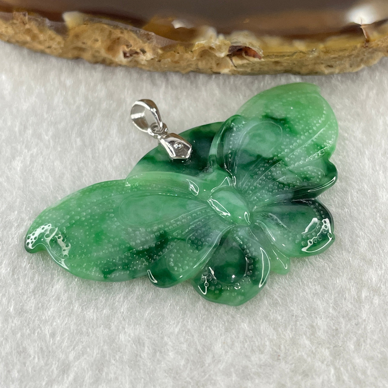 18K 750 White Gold Type A Old Mine Spicy Green with Dark Green Piao Hua Flora Jadeite Pendant 8.98g 49.9 by 27.1 by 4.1mm - Huangs Jadeite and Jewelry Pte Ltd