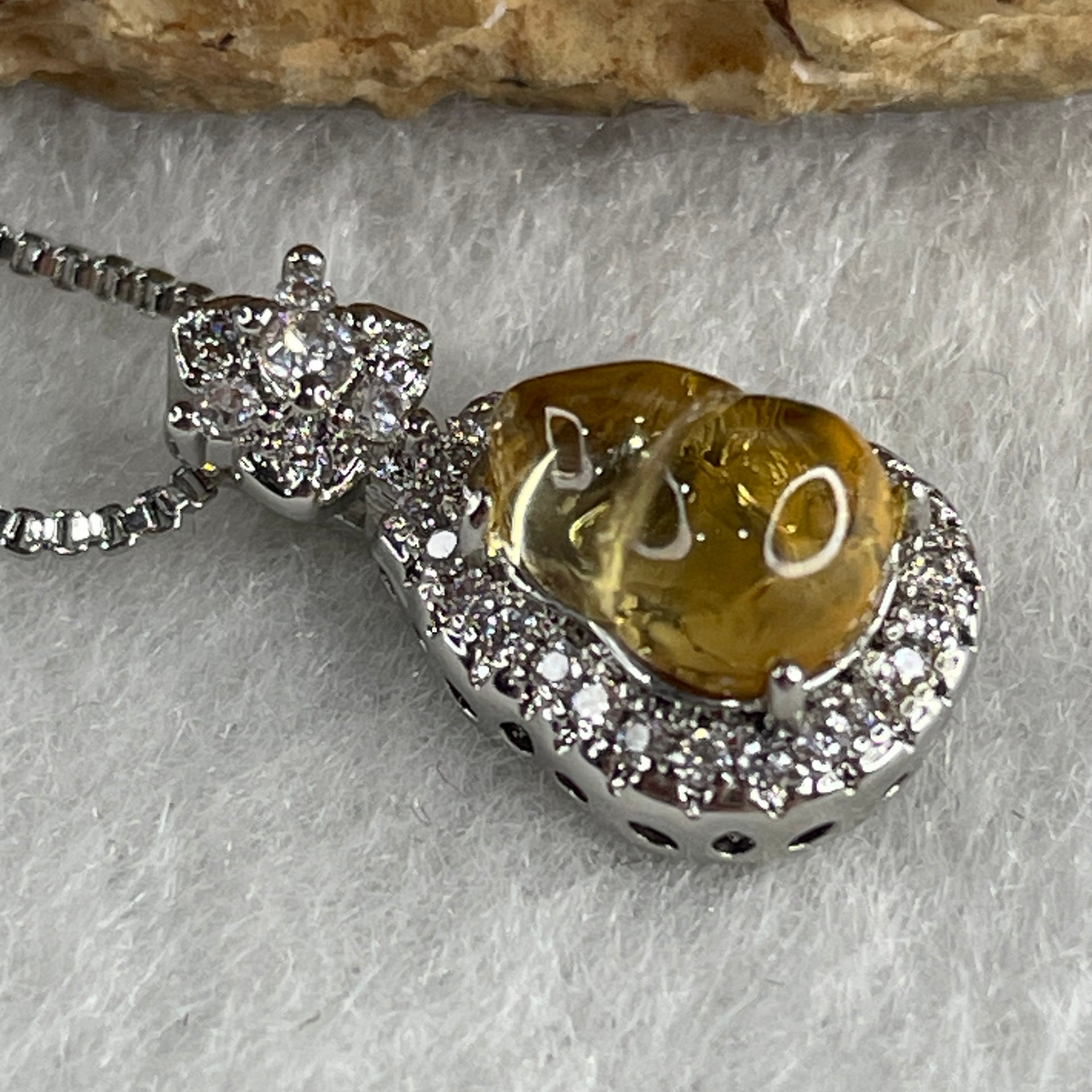 Natural Yellow Citrine Hulu Pendant on S925 Sliver 3.58g 7.8 by 6.0 by 4. - Huangs Jadeite and Jewelry Pte Ltd