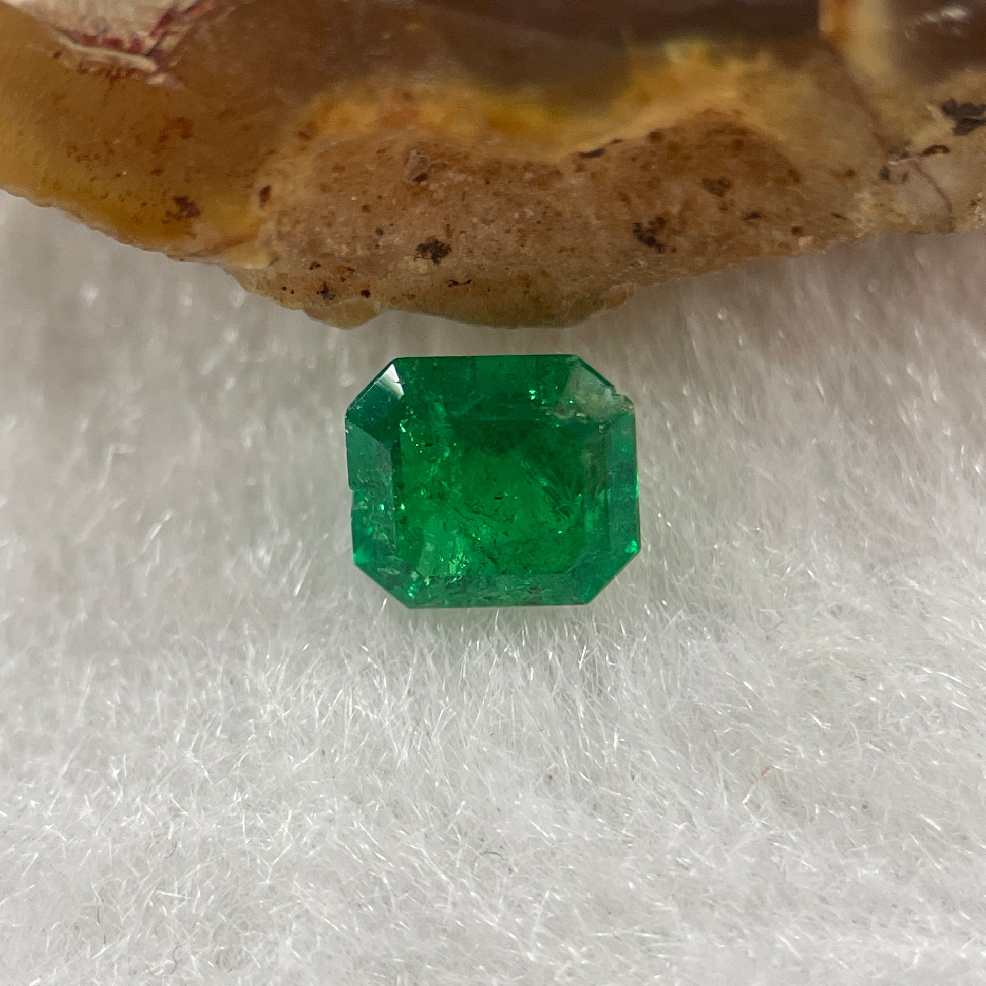 Natural Colombia Green Emerald (Beryl) Cut-Cornered Rectangular step cut 0.54ct 5.4 by 5.0 by 3.2mm - Huangs Jadeite and Jewelry Pte Ltd