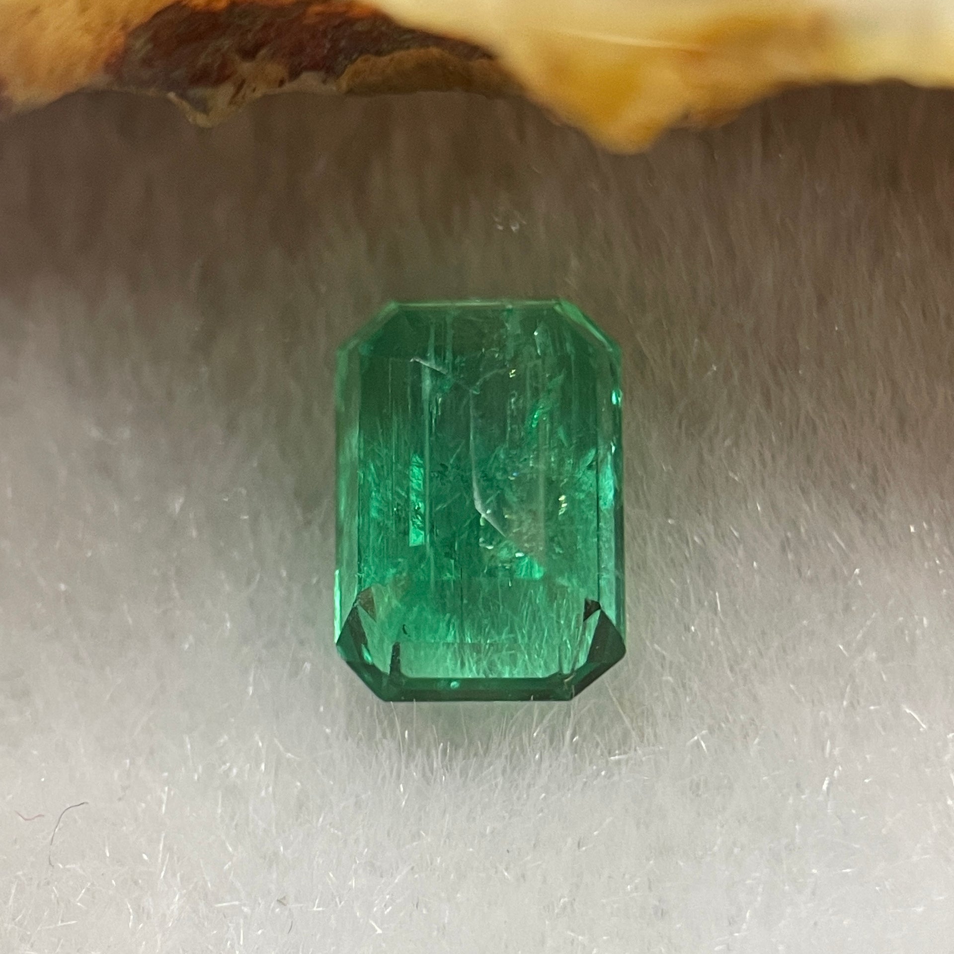 Natural Colombia Green Emerald (Beryl) Cut-Cornered Rectangular step cut 1.18ct 7.7 by 5.2 by 3.5mm - Huangs Jadeite and Jewelry Pte Ltd