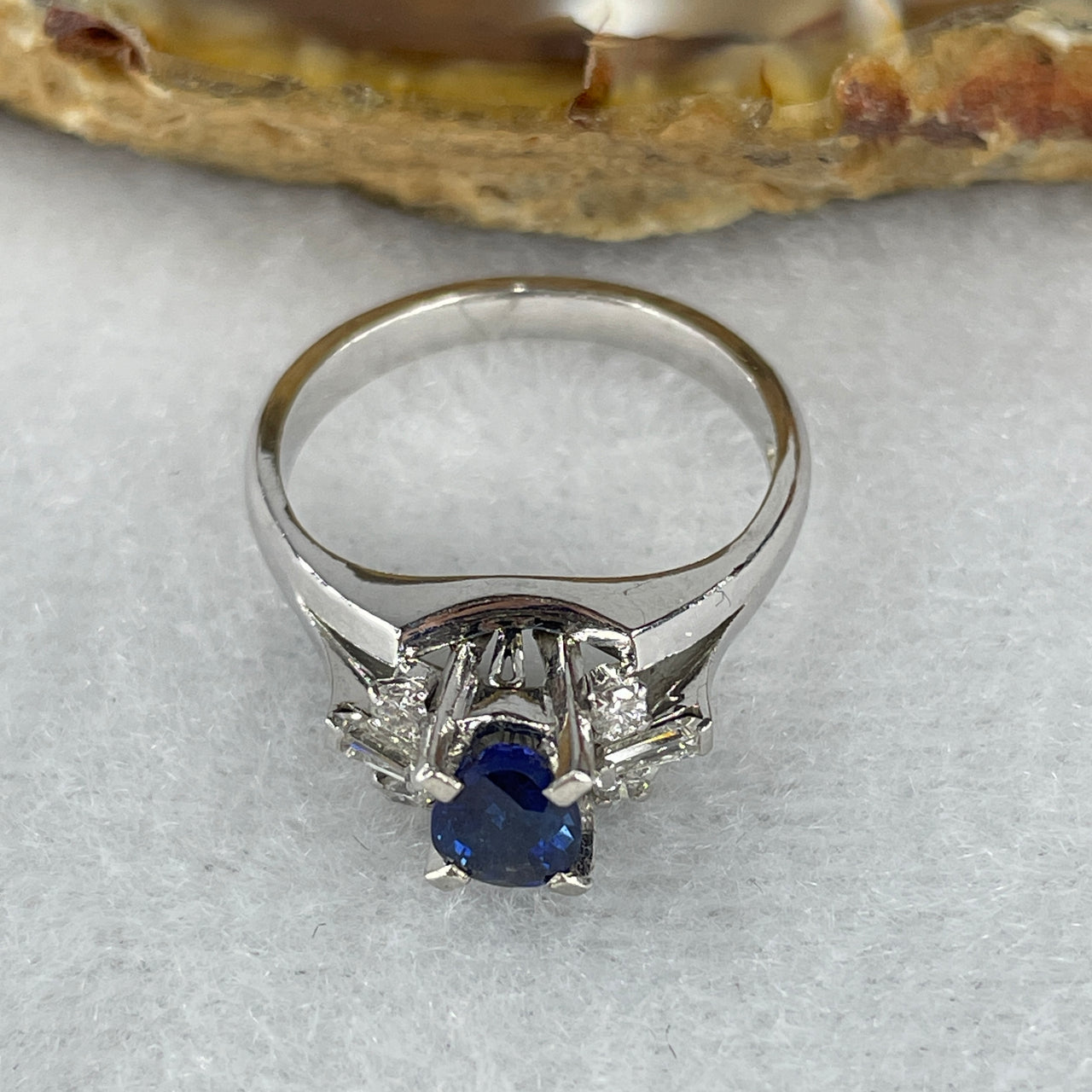 Natural Sapphire Approx 5.4 by 4.4 by 4.0mm with Natural Diamonds in Platinum PT900 Ring Total Weight 5.76g US5.75 HK12.5 - Huangs Jadeite and Jewelry Pte Ltd