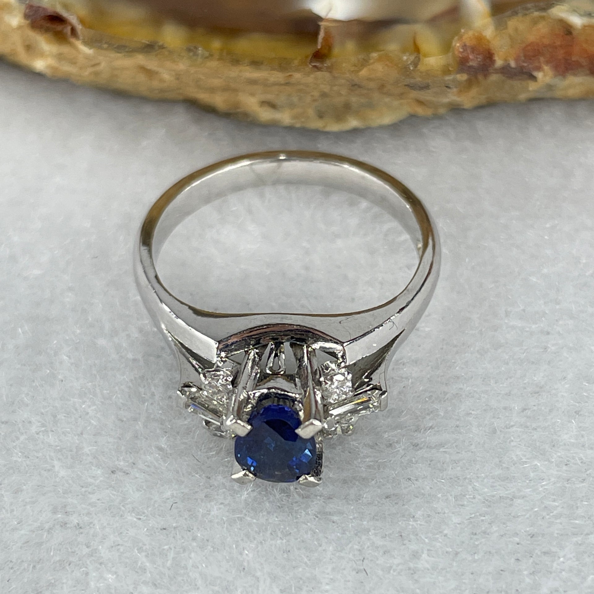 Natural Sapphire Approx 5.4 by 4.4 by 4.0mm with Natural Diamonds in Platinum PT900 Ring Total Weight 5.76g US5.75 HK12.5 - Huangs Jadeite and Jewelry Pte Ltd