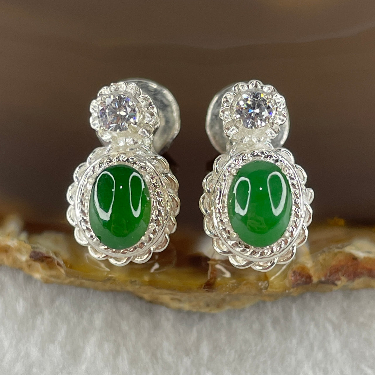 Type A Natural Full Old Mine Spicy Green Jadeite Cabochon 8.0 by 5.8 by 3.0mm Stone for Setting 17.46g (On Silver Earrings Mold) - Huangs Jadeite and Jewelry Pte Ltd