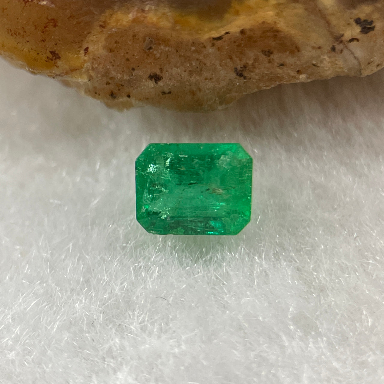 Natural Colombia Green Emerald (Beryl) Cut-Cornered Rectangular step cut 0.60ct 5.5 by 4.4 by 3.5mm - Huangs Jadeite and Jewelry Pte Ltd