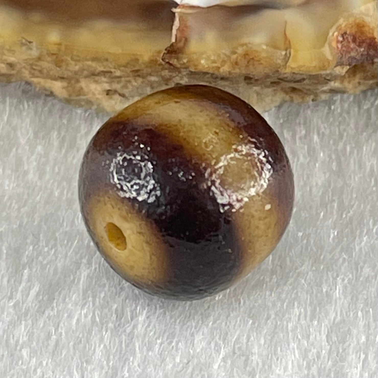 Natural Powerful Tibetan Old Oily Agate 1 Line Dzi Bead Heavenly Master (Tian Zhu) 1.89g 10.1 by 11.1mm - Huangs Jadeite and Jewelry Pte Ltd