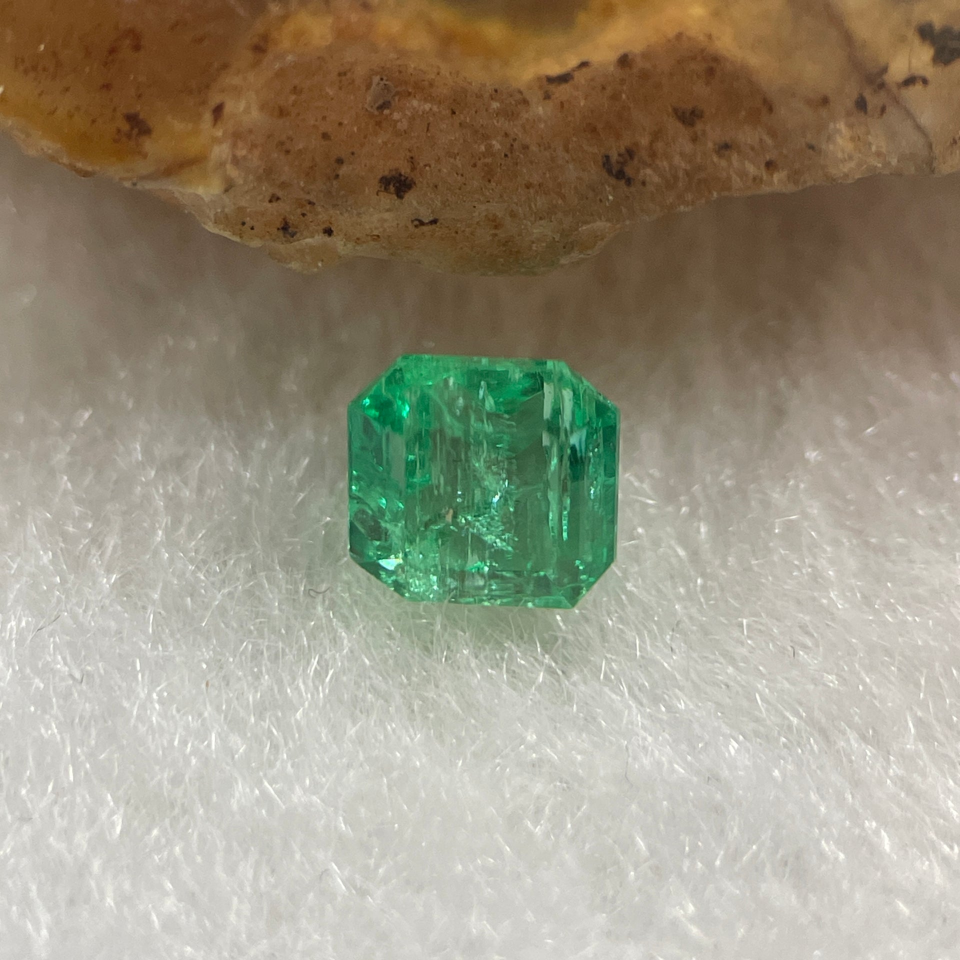 Natural Colombia Green Emerald (Beryl) Cut-Cornered Rectangular step cut 0.68ct 4.9 by 4.9 by 3.8mm - Huangs Jadeite and Jewelry Pte Ltd