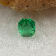 Natural Colombia Vivid Green Emerald (Beryl) Cut-Cornered Rectangular Step cut 0.45ct 4.8 by 4.3 by 3.3mm - Huangs Jadeite and Jewelry Pte Ltd