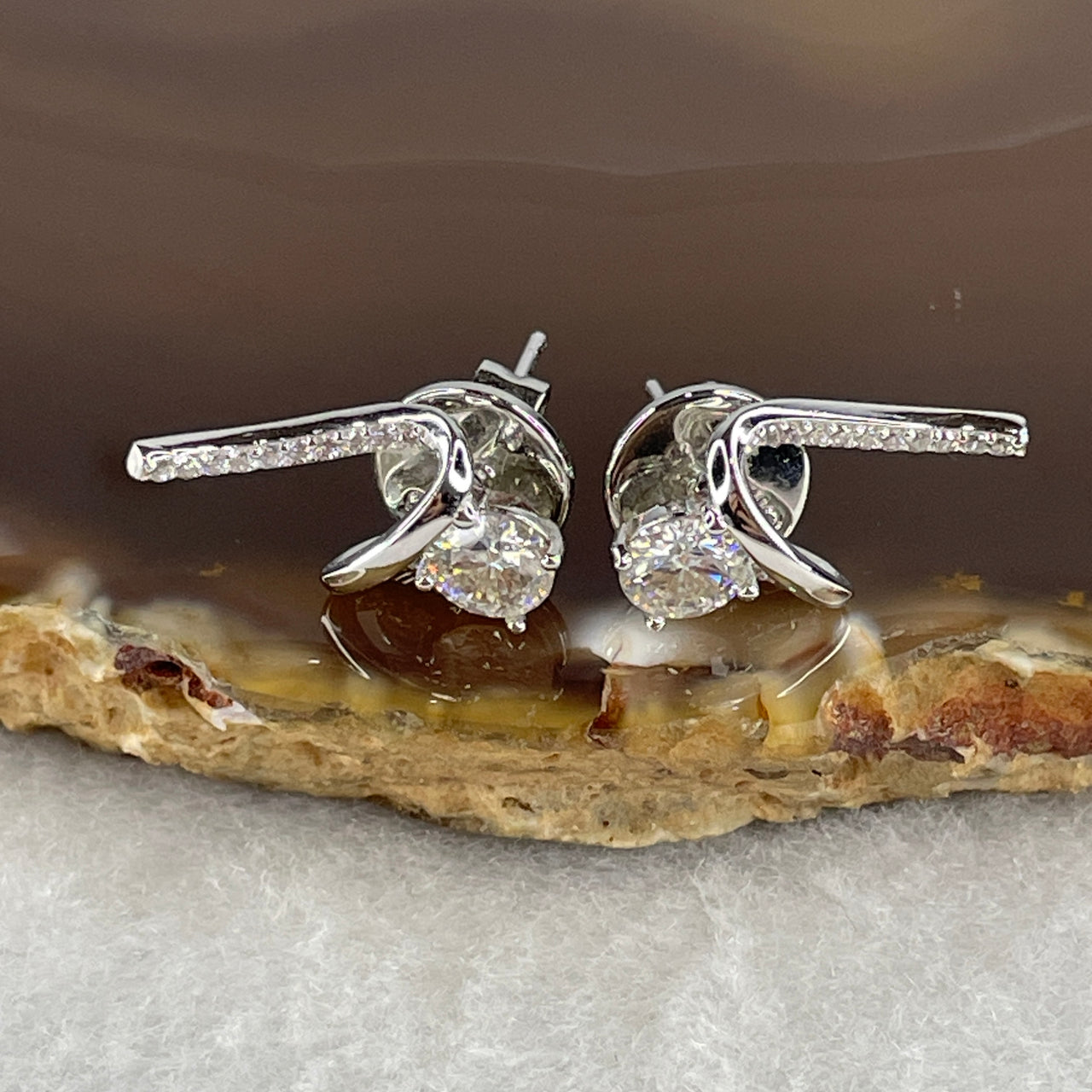 Moissanite Ribbon Bow Earrings in S925 Sterling Silver - D Color Round Brilliant Cut - 2.44g Dainty Coquette Style Studs - Sparkly Gift for Her 4.5x2.0mm