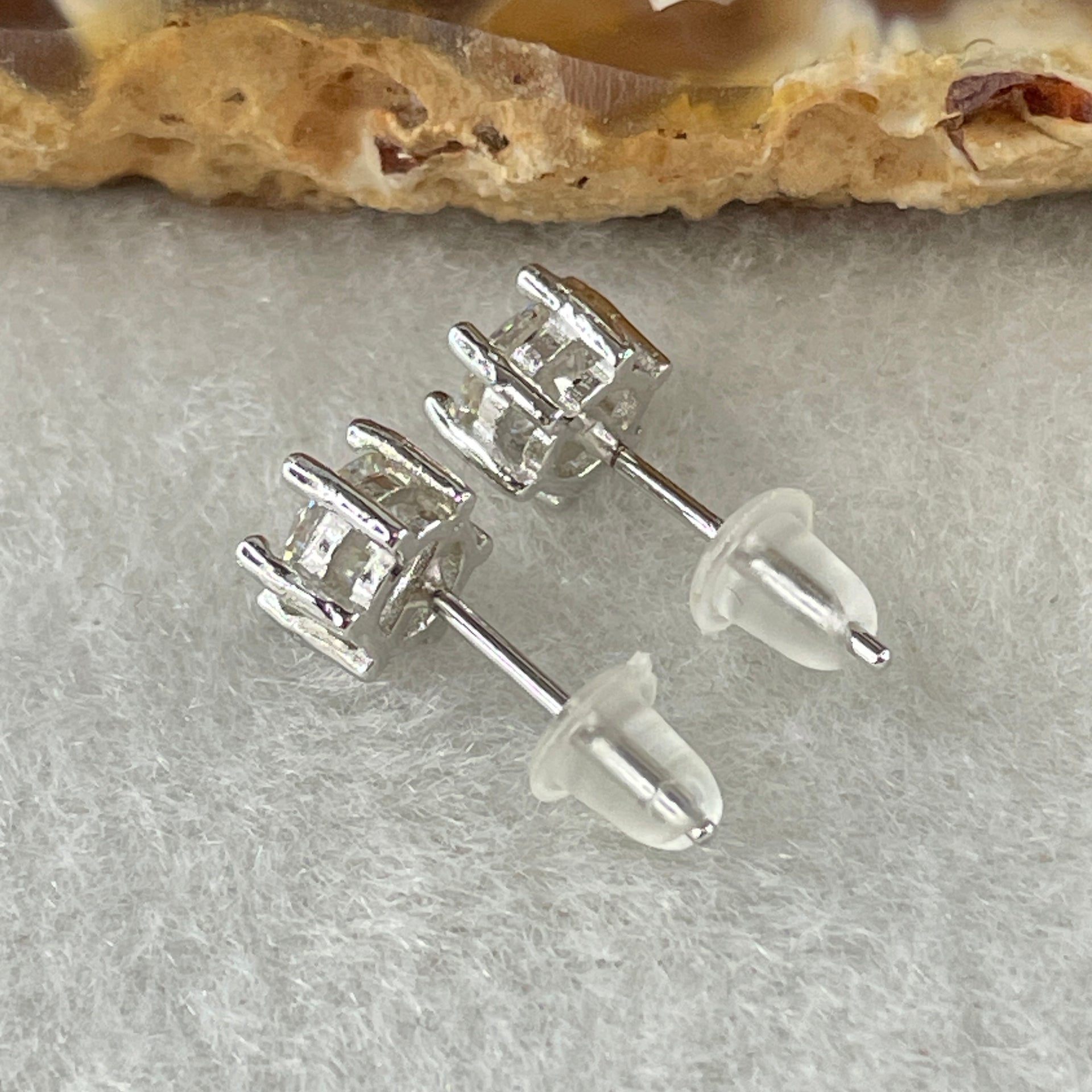 0.5 Ct Colourless Round Brilliant Diameter 5.0mm D VVS1 Excellent Cut Excellent Polish Excellent Symmetry None Florescence Moissanite in S925 Silver Earrings GRA 218444637 - Huangs Jadeite and Jewelry Pte Ltd